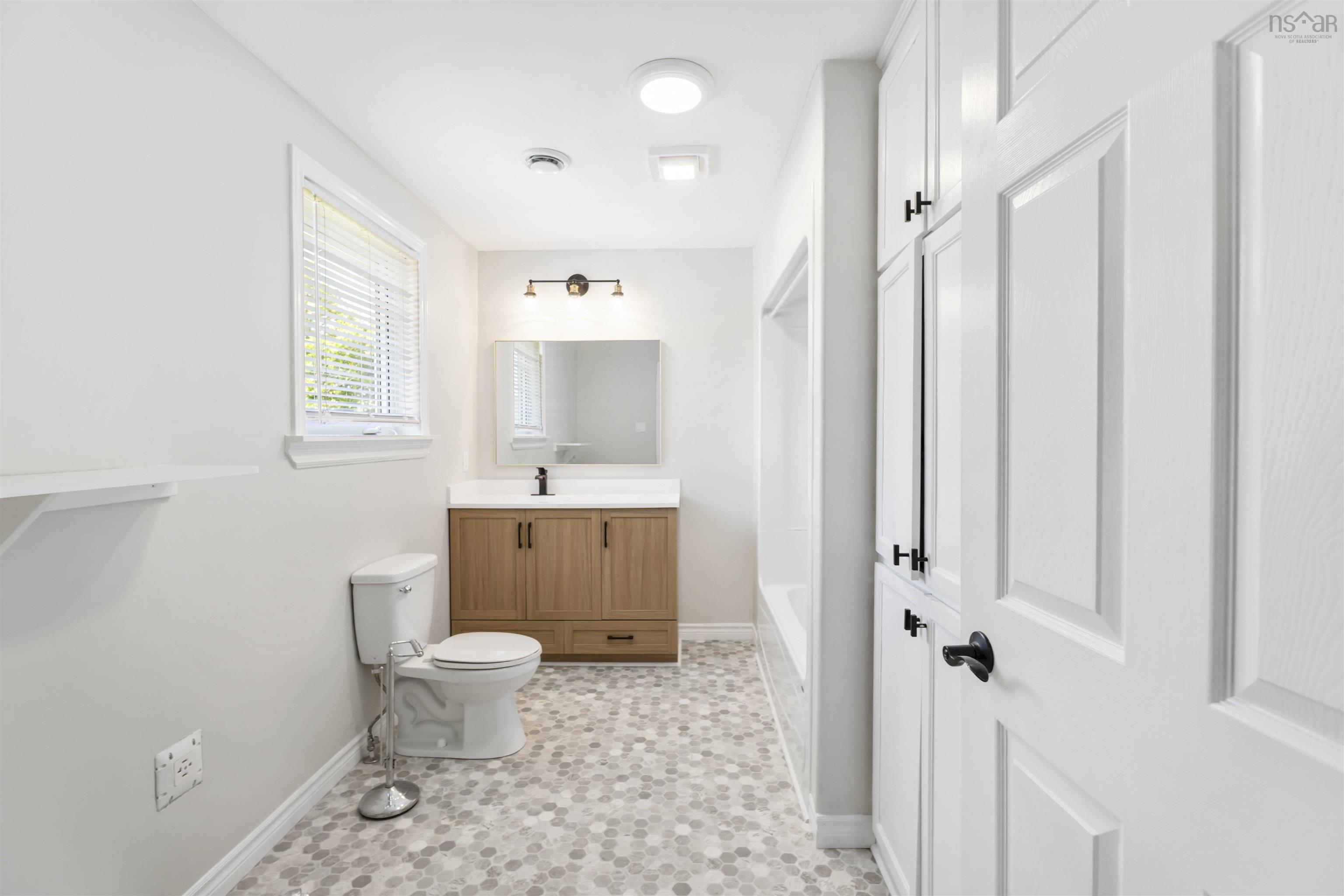 $299,900.00: 13 Centre Street, Middleton