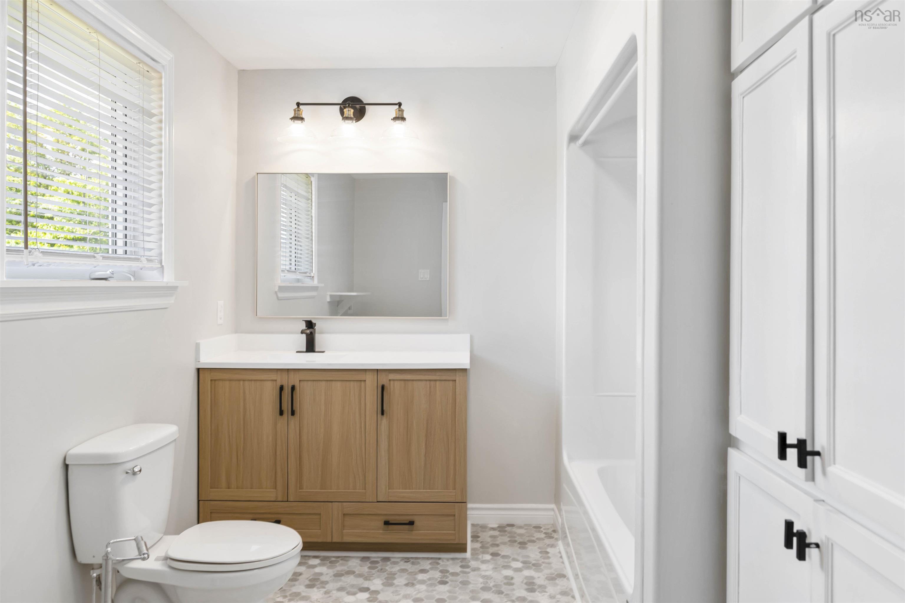 $299,900.00: 13 Centre Street, Middleton