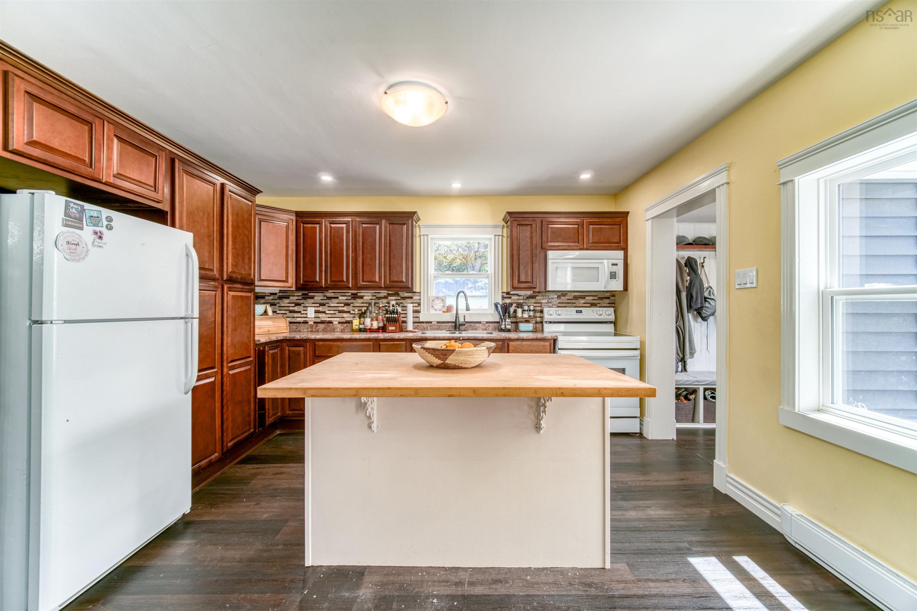 $372,500.00: 242 Dodge Road, Wilmot
