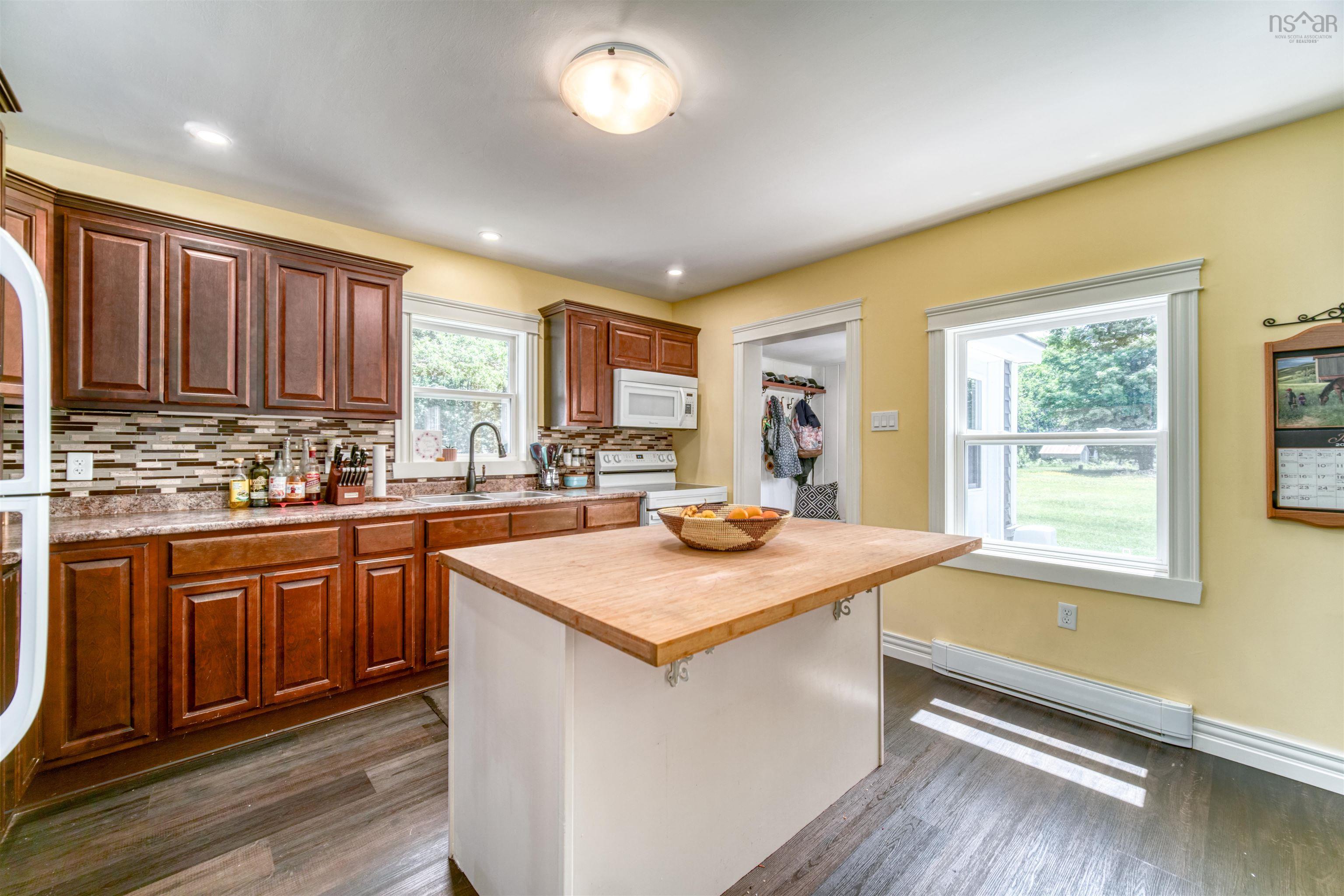 $372,500.00: 242 Dodge Road, Wilmot