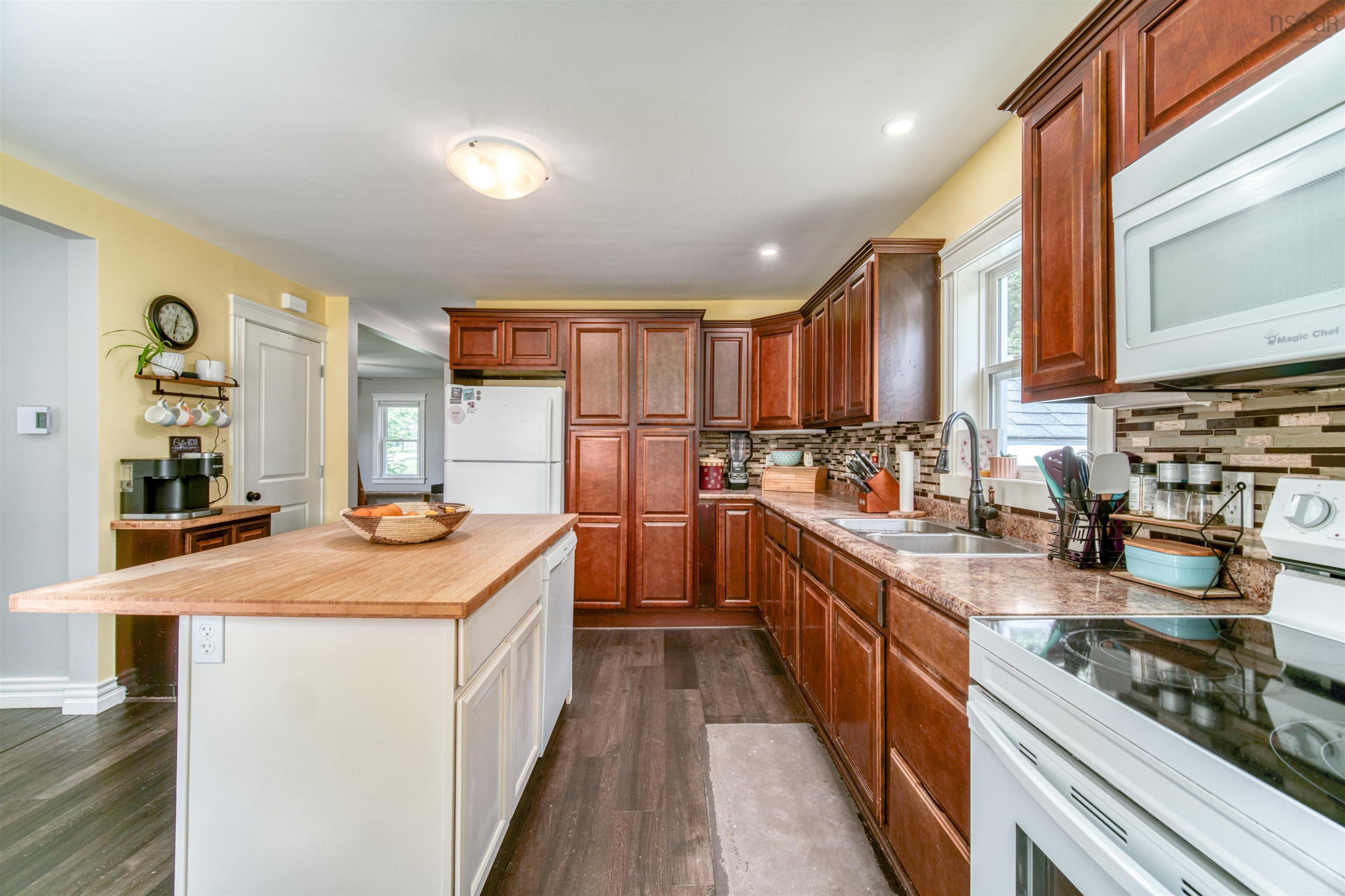 $372,500.00: 242 Dodge Road, Wilmot
