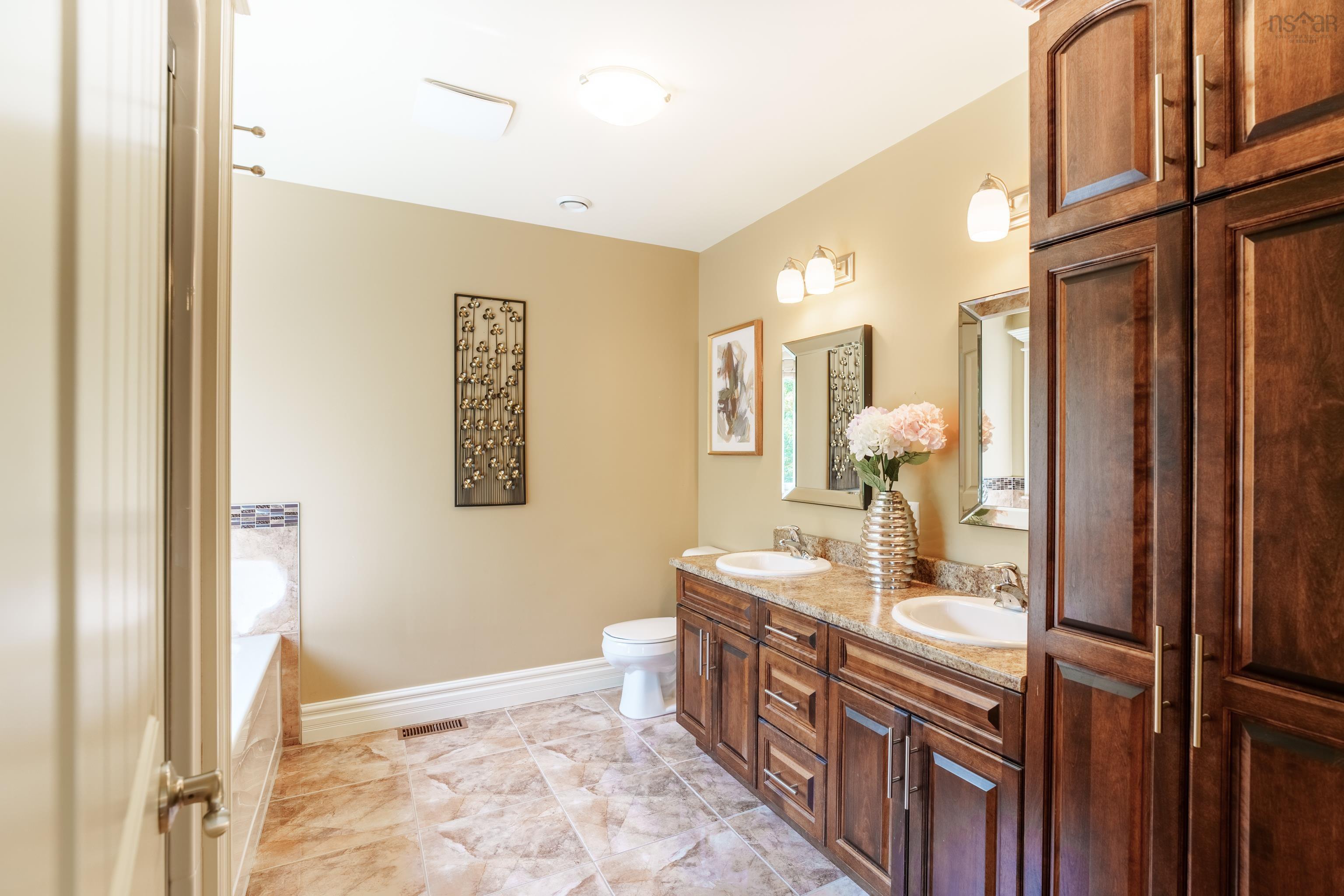 $1,299,900.00: 6 Worthington Place, Bedford