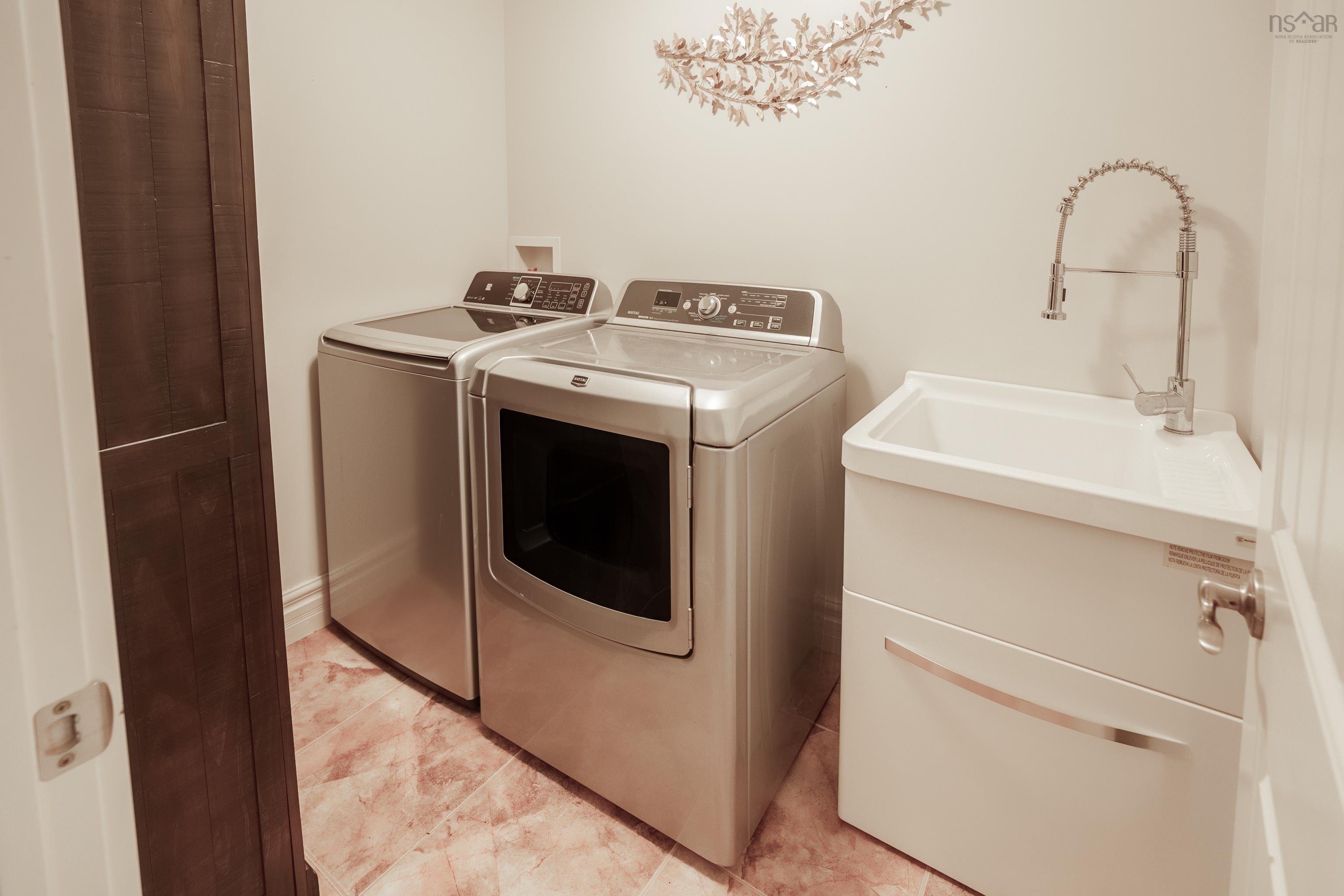 $1,299,900.00: 6 Worthington Place, Bedford