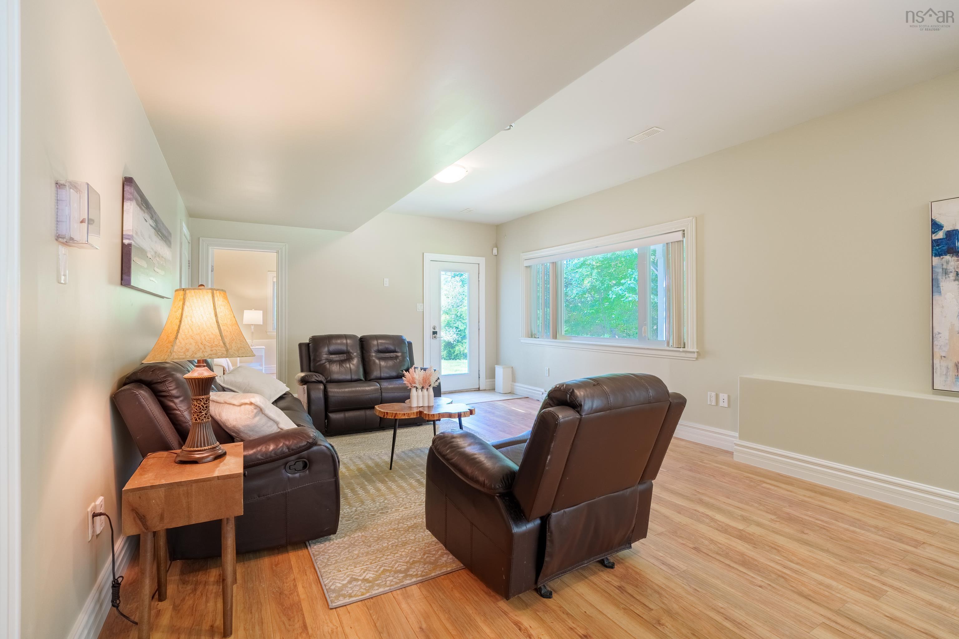 $1,299,900.00: 6 Worthington Place, Bedford