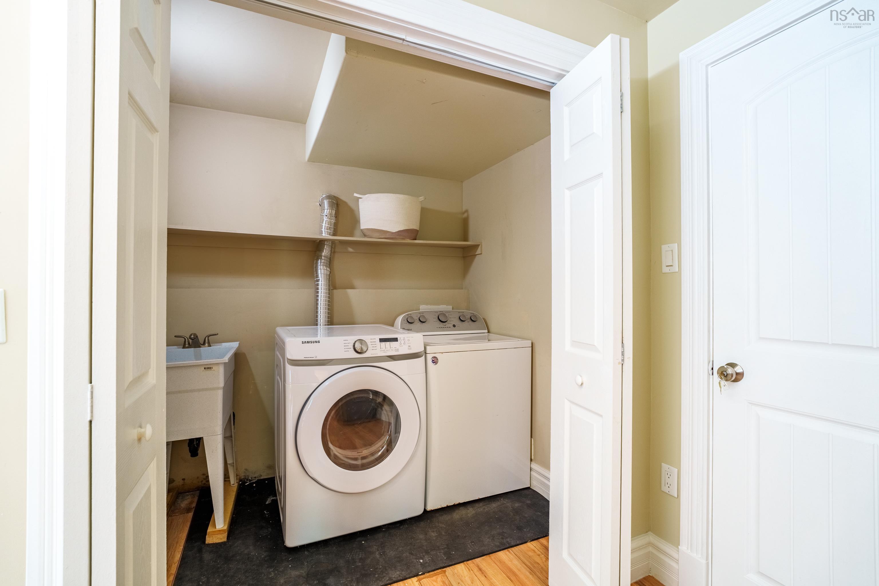 $1,299,900.00: 6 Worthington Place, Bedford