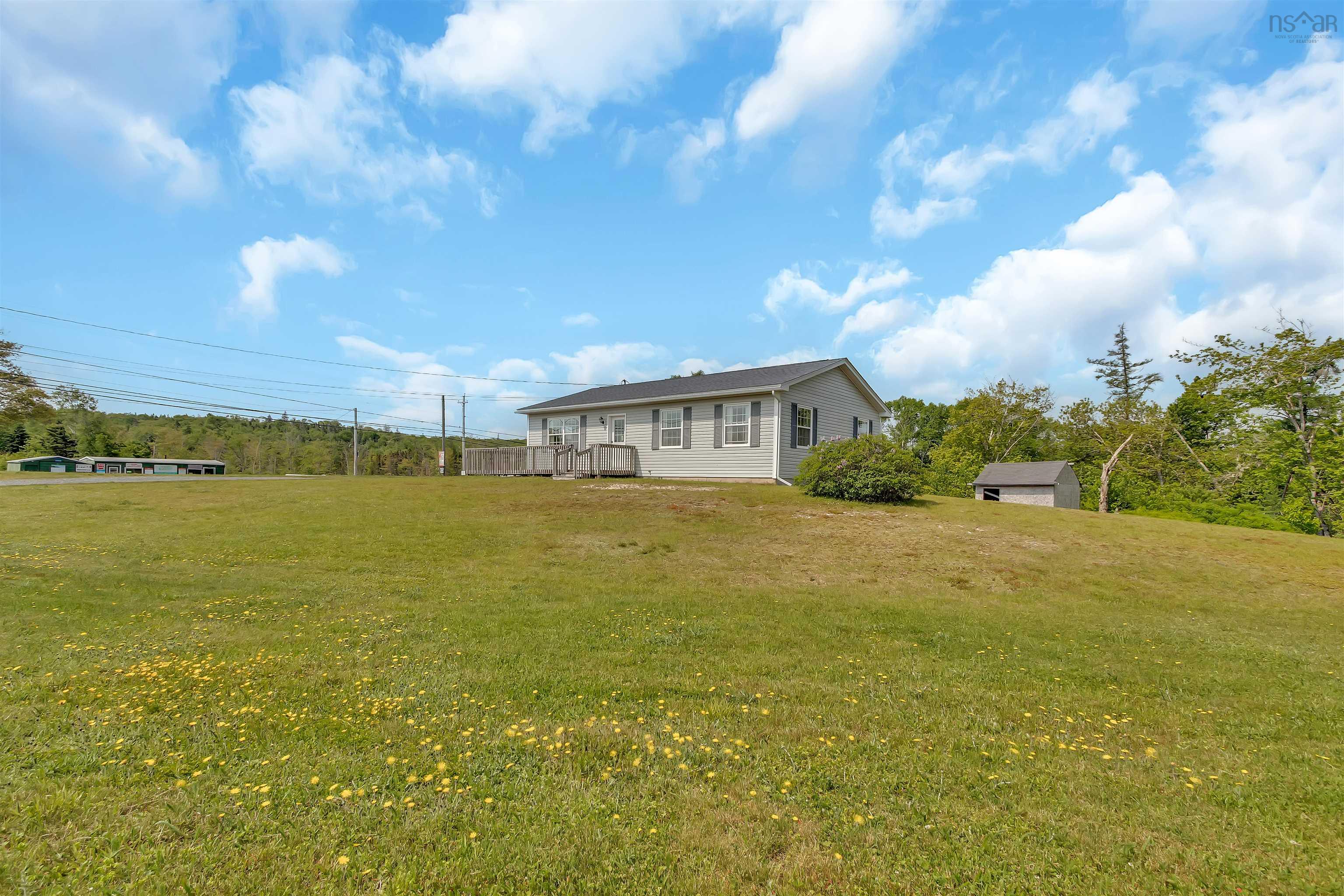 $389,000.00: 11459 Highway 7 Highway E, Lake Charlotte