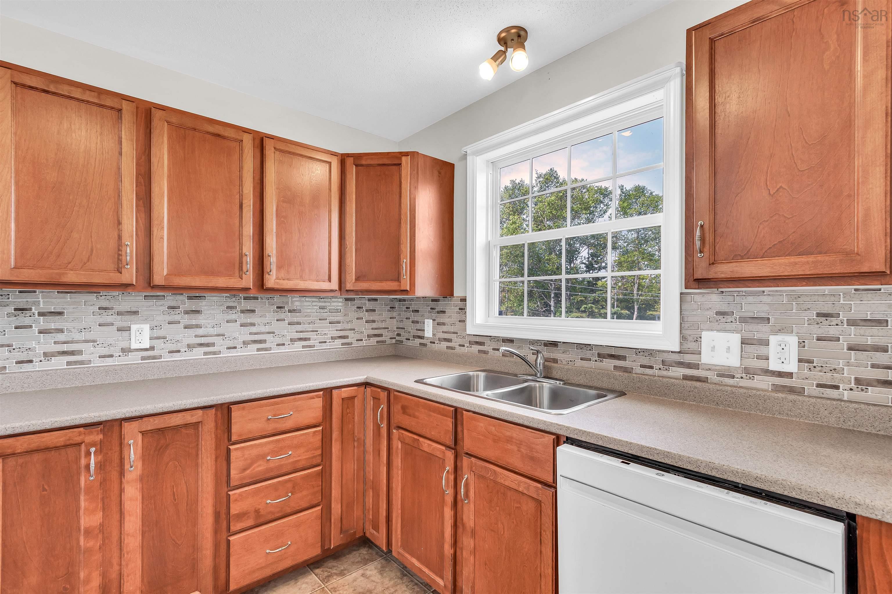 $389,000.00: 11459 Highway 7 Highway E, Lake Charlotte