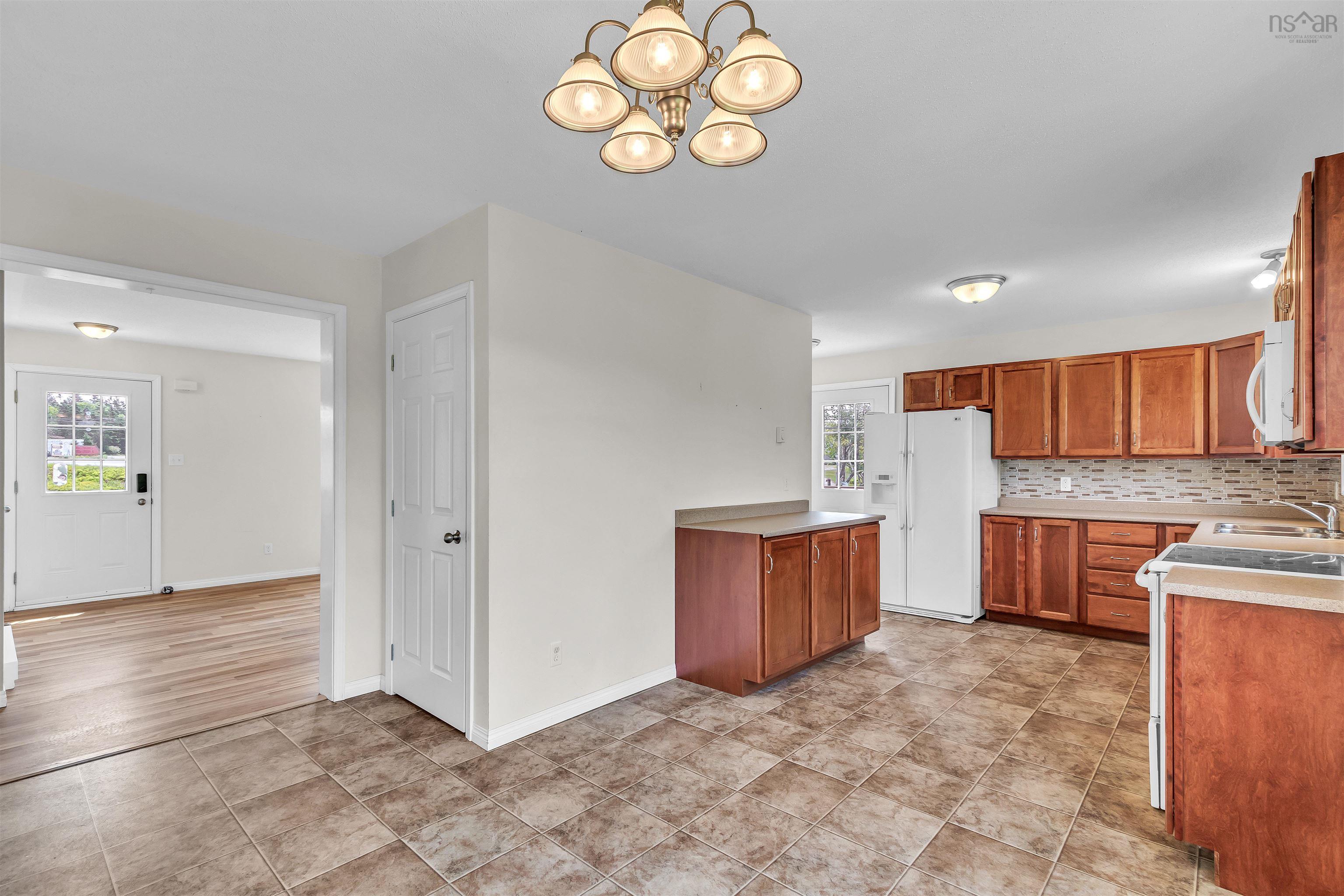 $389,000.00: 11459 Highway 7 Highway E, Lake Charlotte