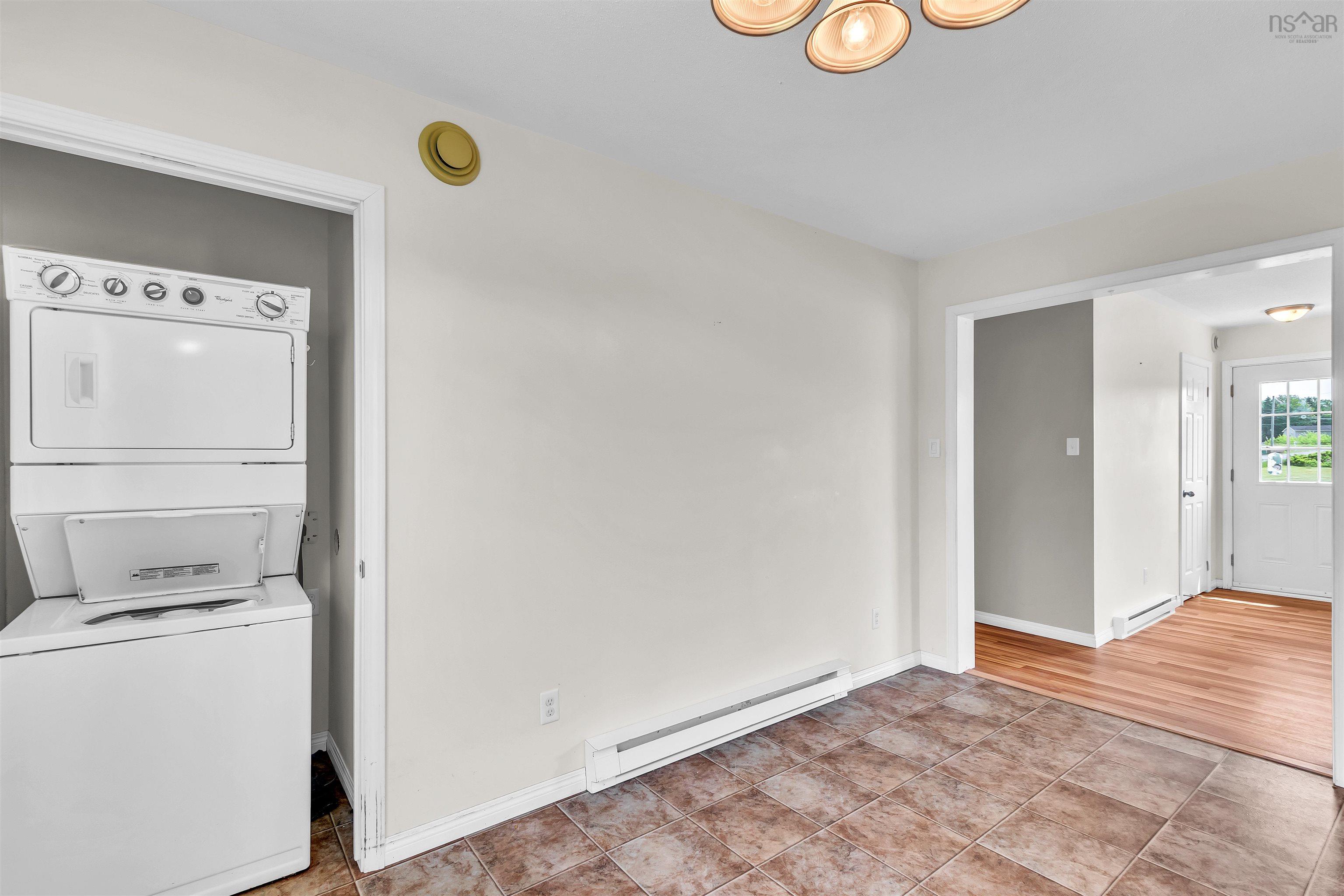 $389,000.00: 11459 Highway 7 Highway E, Lake Charlotte