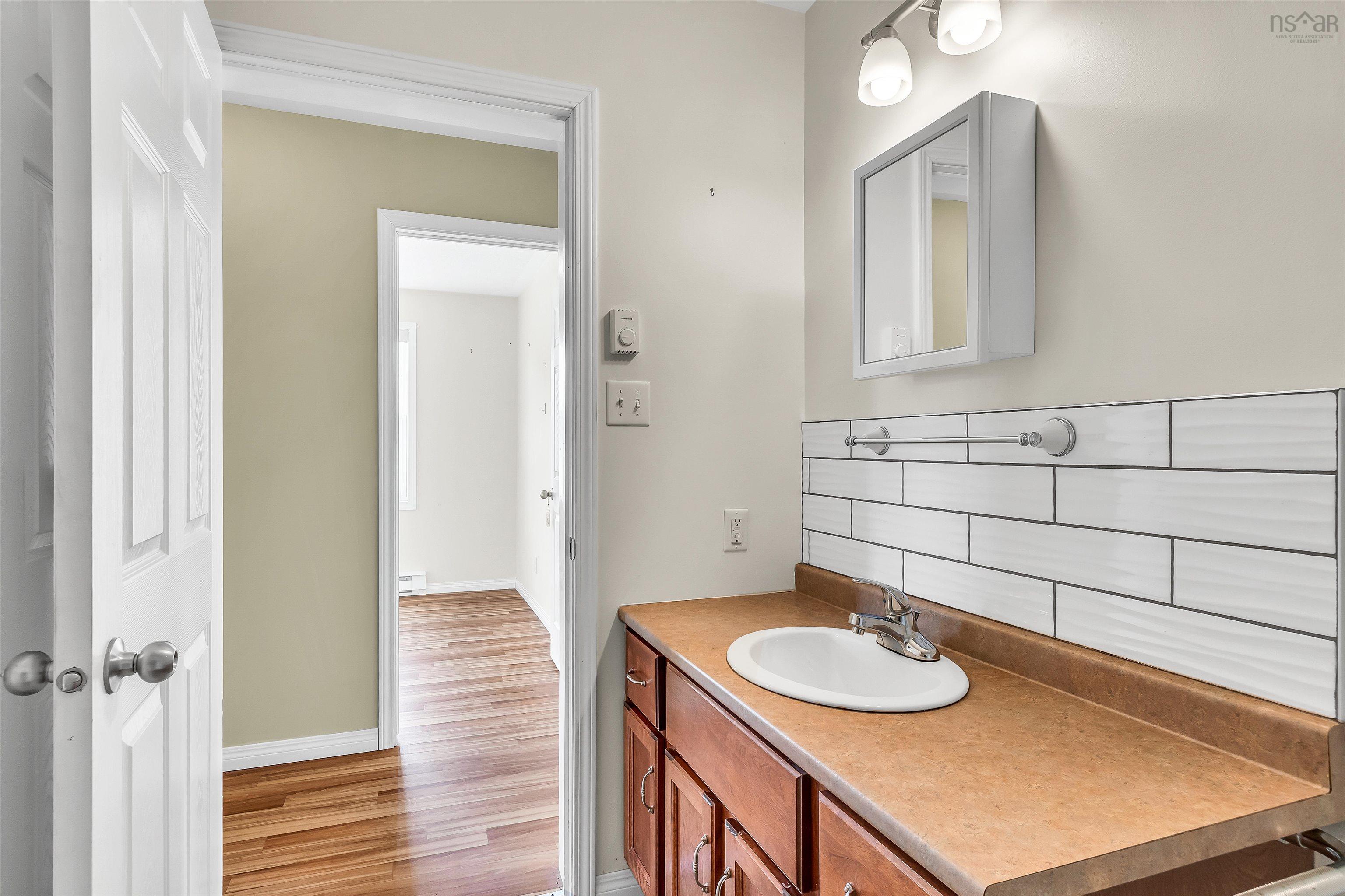 $389,000.00: 11459 Highway 7 Highway E, Lake Charlotte