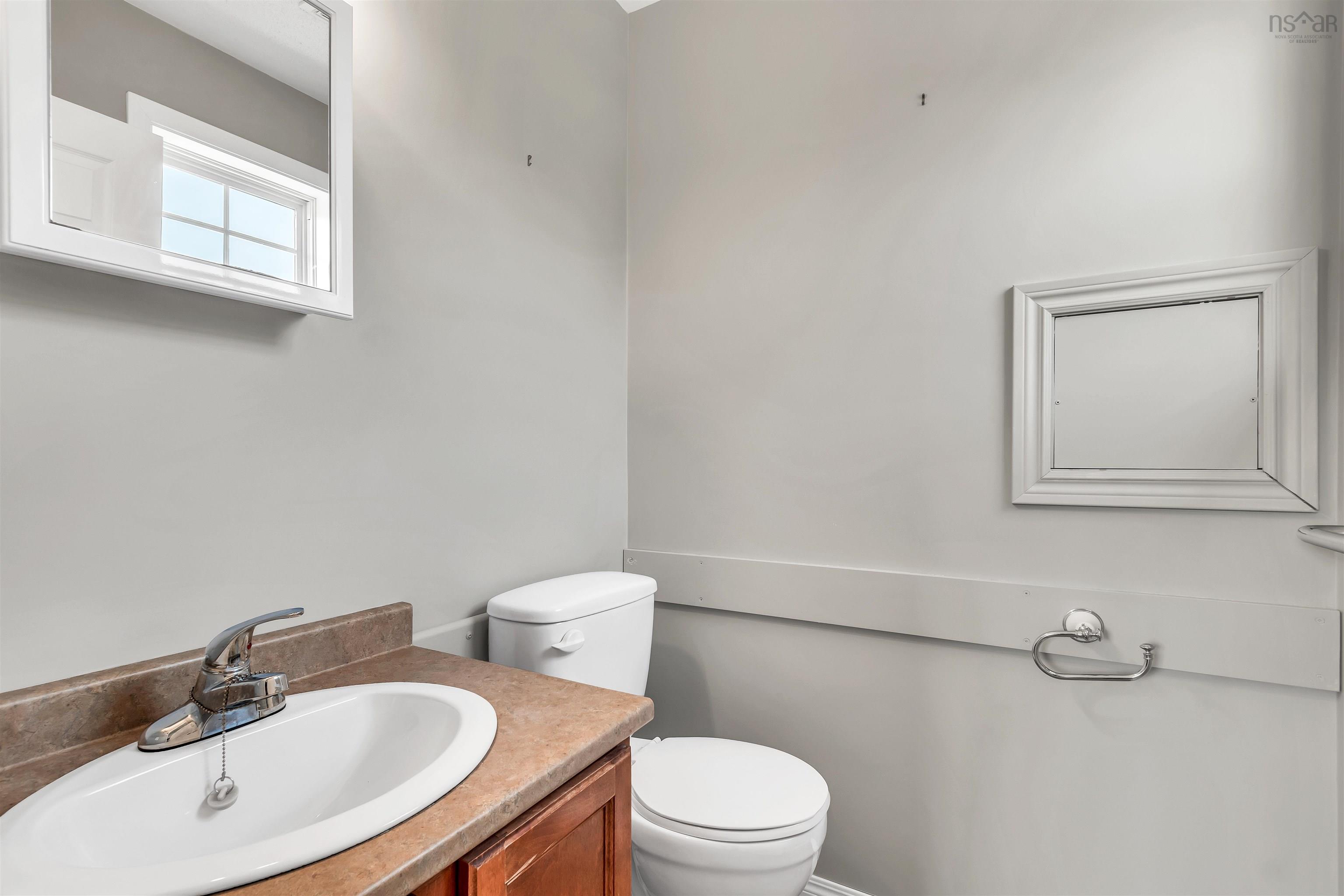 $389,000.00: 11459 Highway 7 Highway E, Lake Charlotte