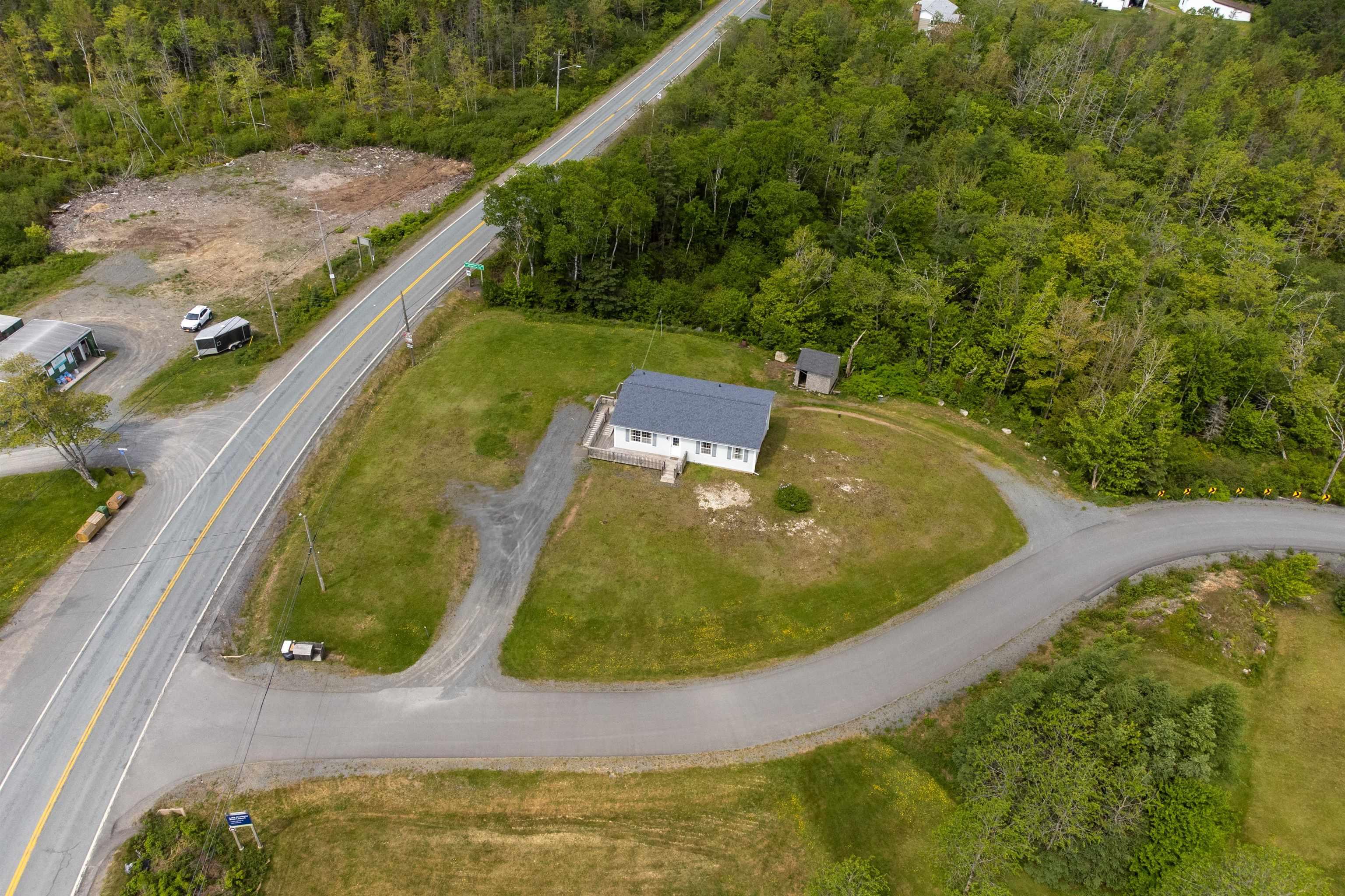 $389,000.00: 11459 Highway 7 Highway E, Lake Charlotte