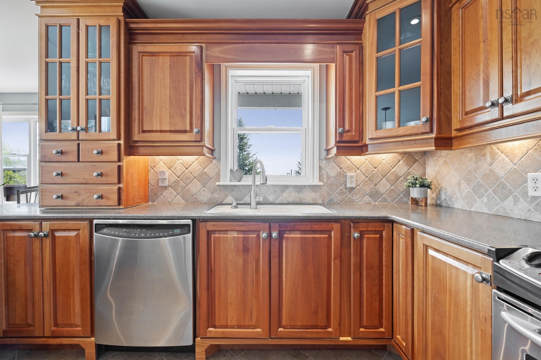 $549,999.00: 28 Woodhaven Close, Dartmouth