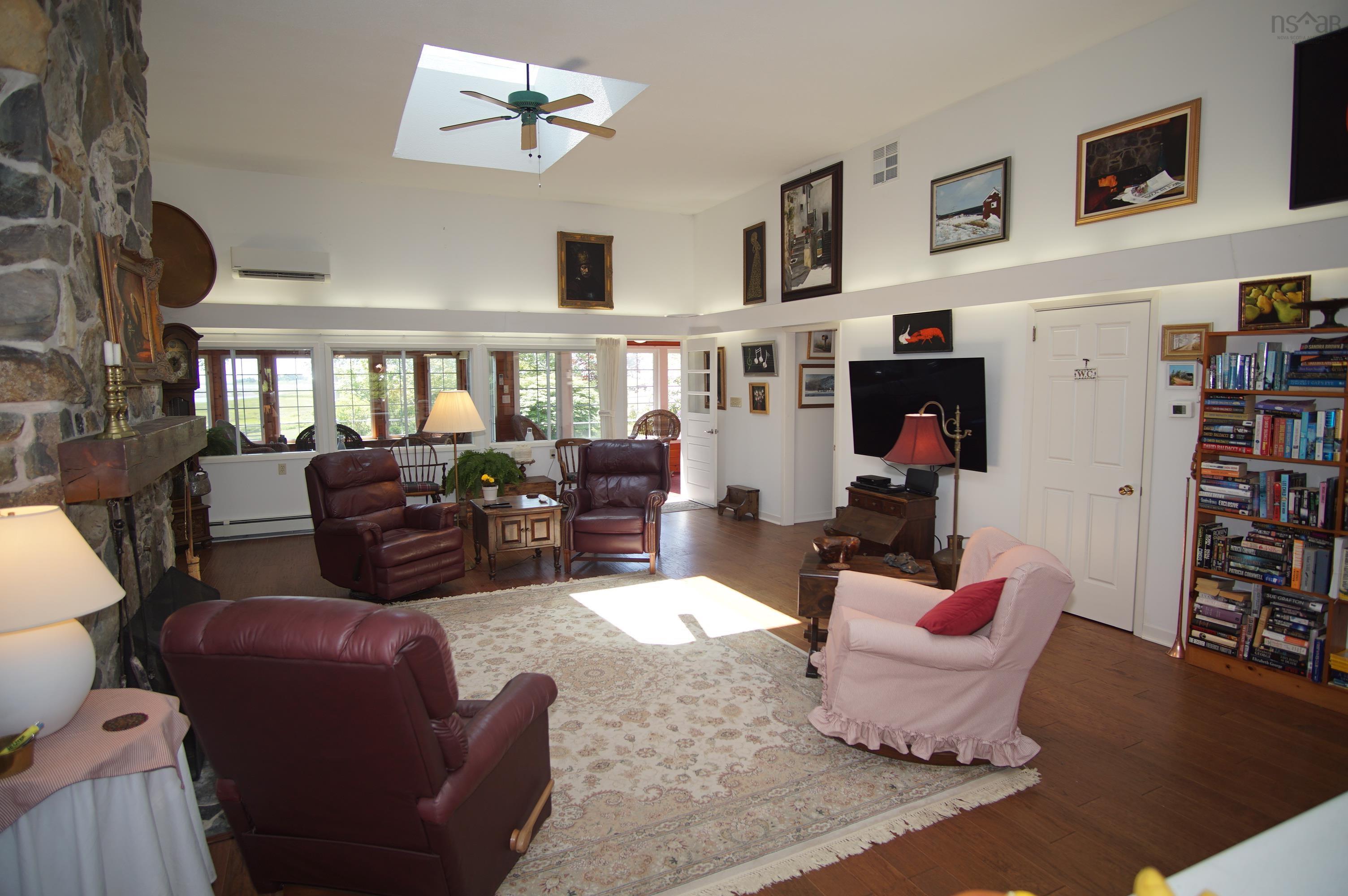 $1,650,000.00: 61 Lockes Island Road, Lower Jordan Bay