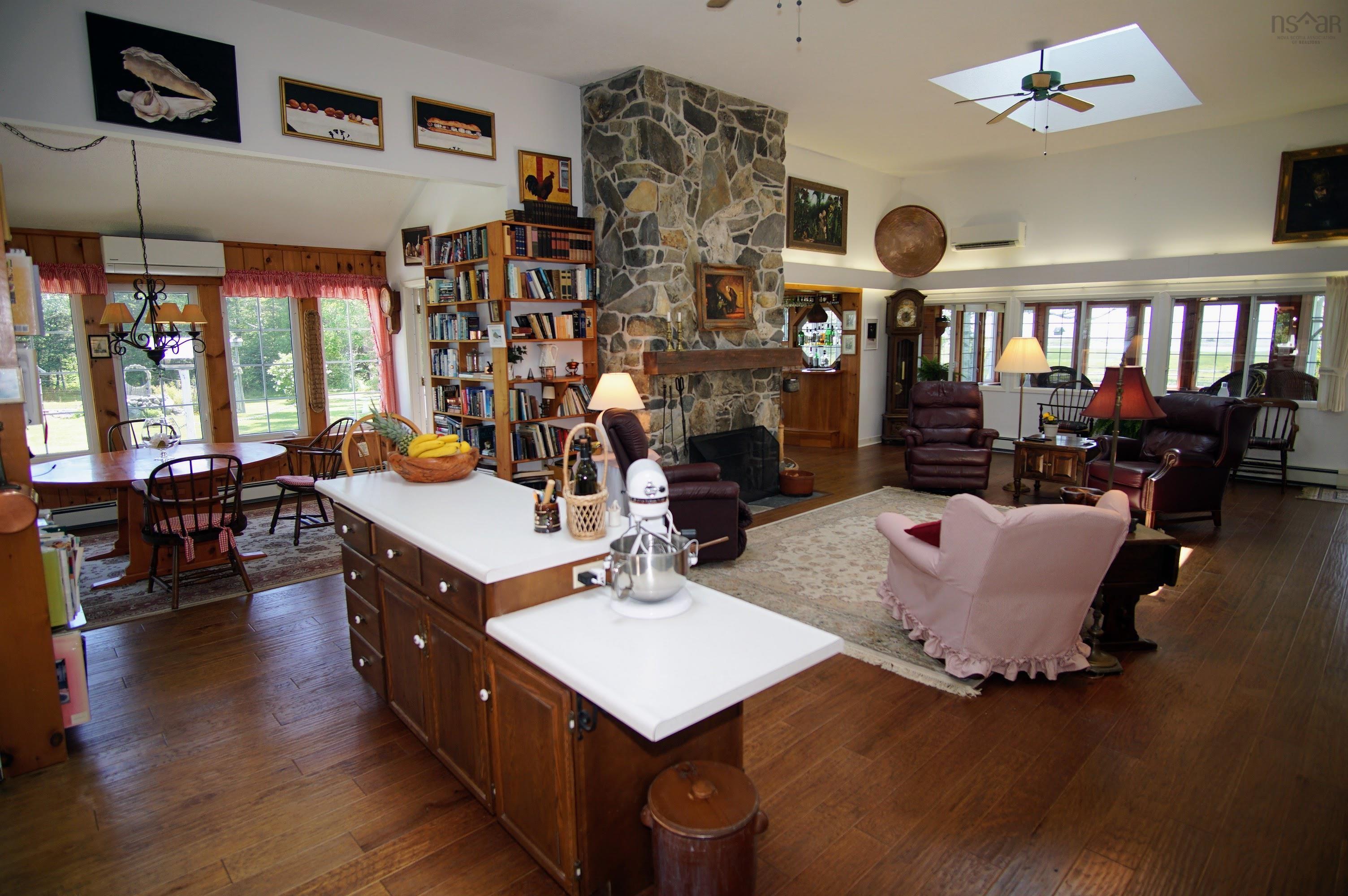 $1,650,000.00: 61 Lockes Island Road, Lower Jordan Bay