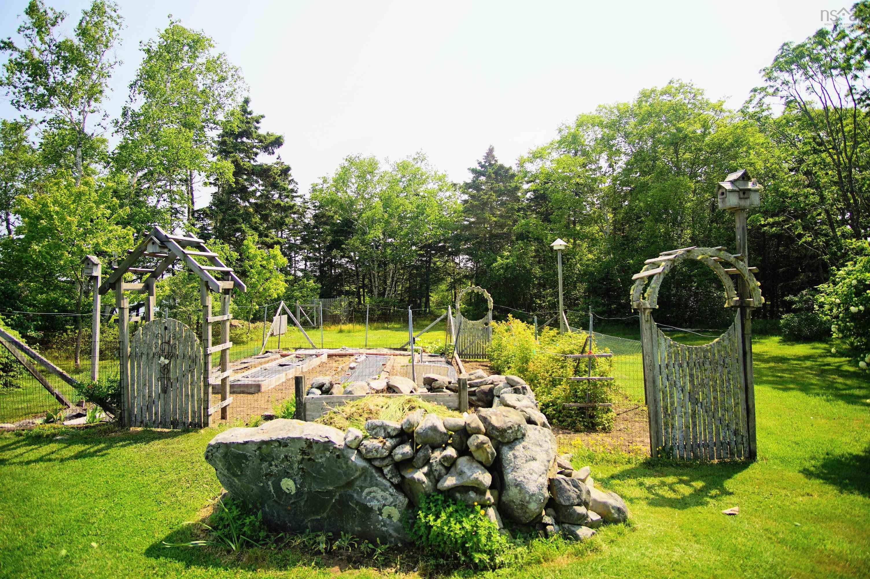 $1,650,000.00: 61 Lockes Island Road, Lower Jordan Bay