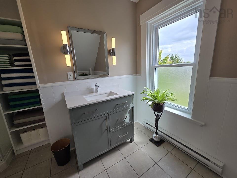 $489,999.00: 3781 Highway 332, Riverport