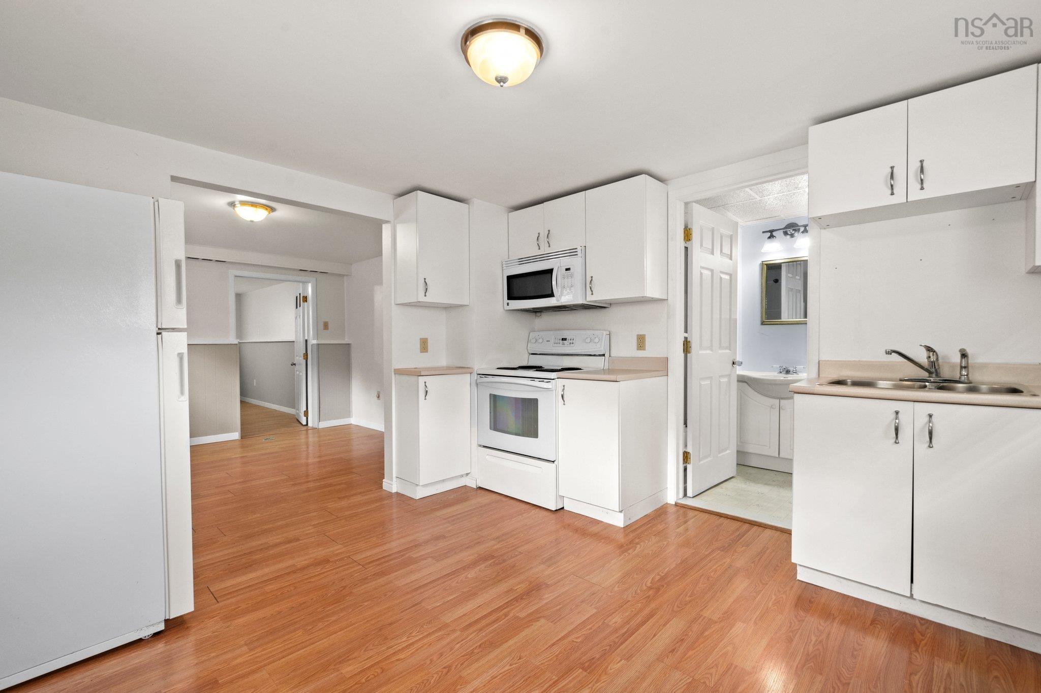 $495,000.00: 72 New Canaan Road, Canaan