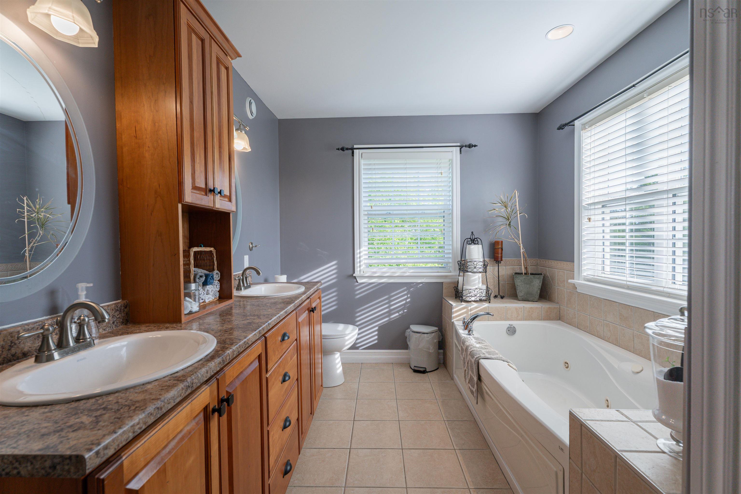 $899,900.00: 75 Wessex Hill, Beaver Bank