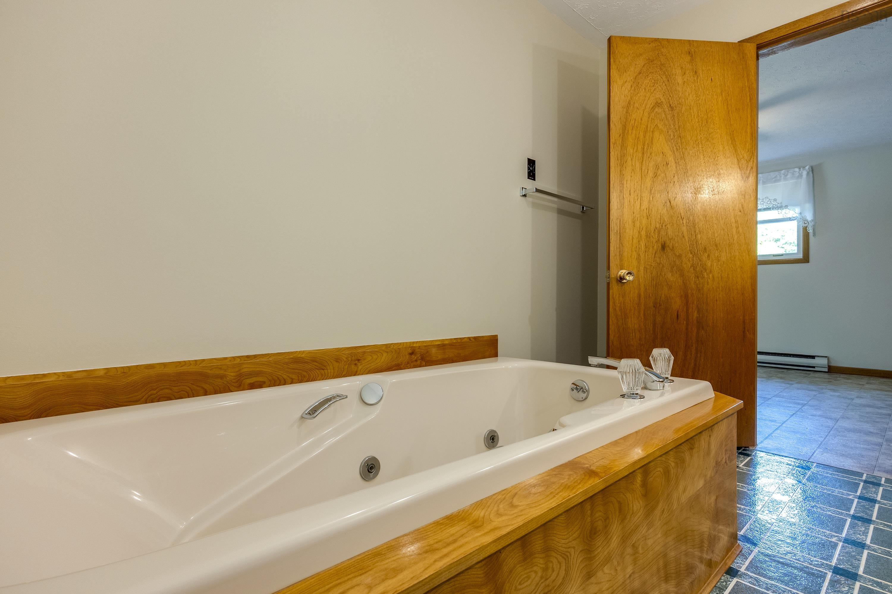 $487,500.00: 1803 Gerald Drive Drive, Coldbrook