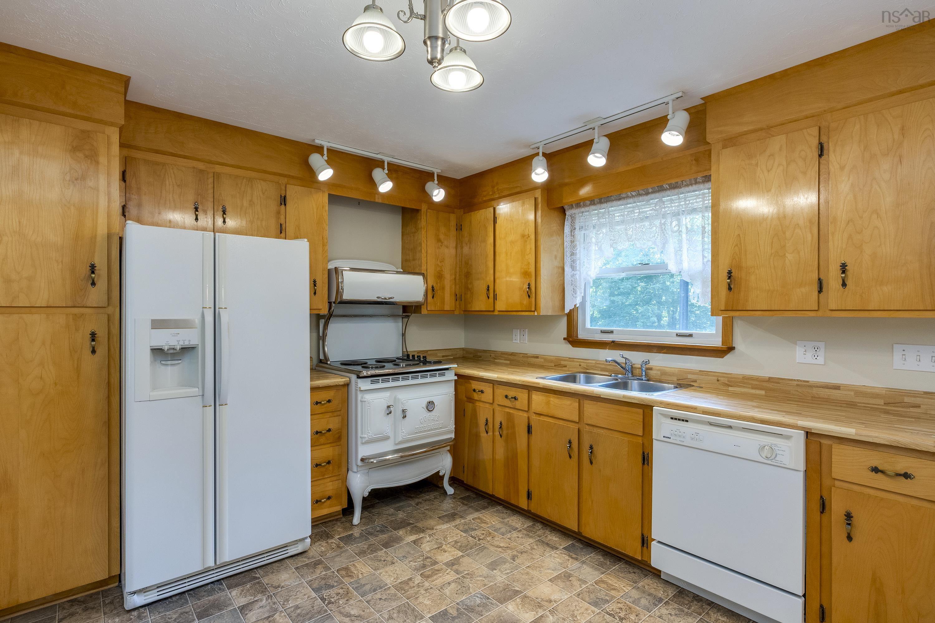 $487,500.00: 1803 Gerald Drive Drive, Coldbrook