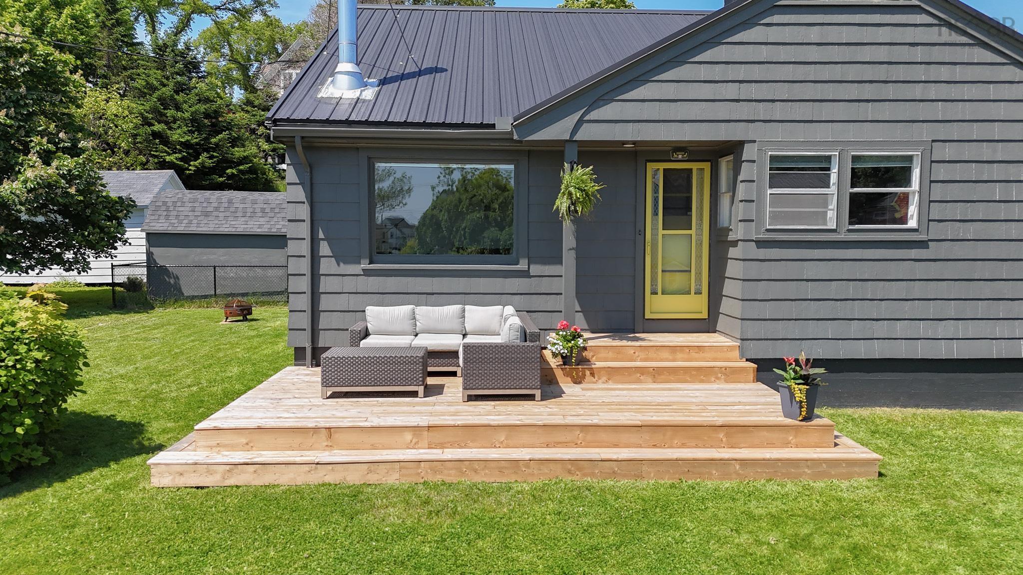 $614,900.00: 353 Blue Rocks Road, Garden Lots