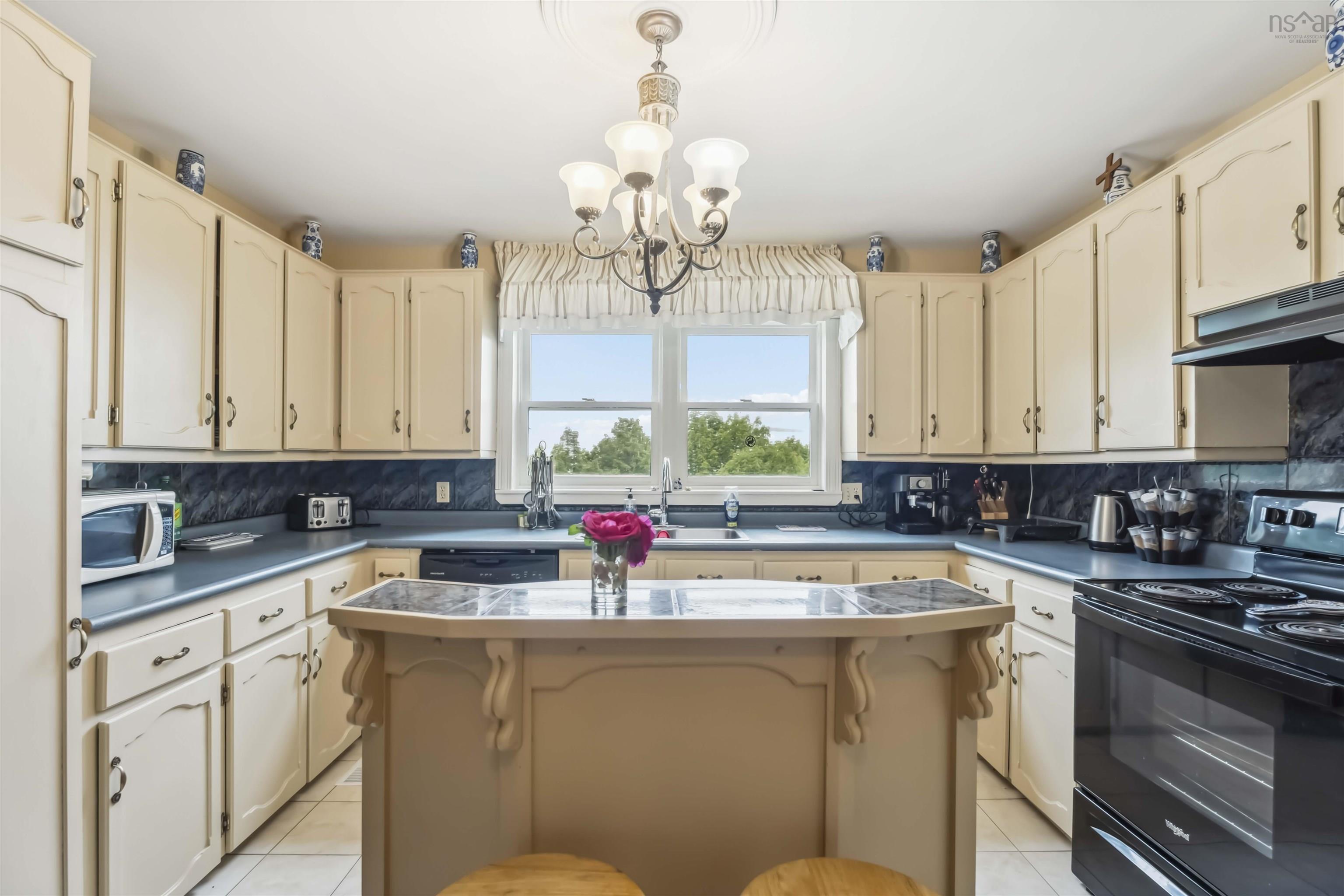 $900,400.00: 24 Annavista Heights, Bay View