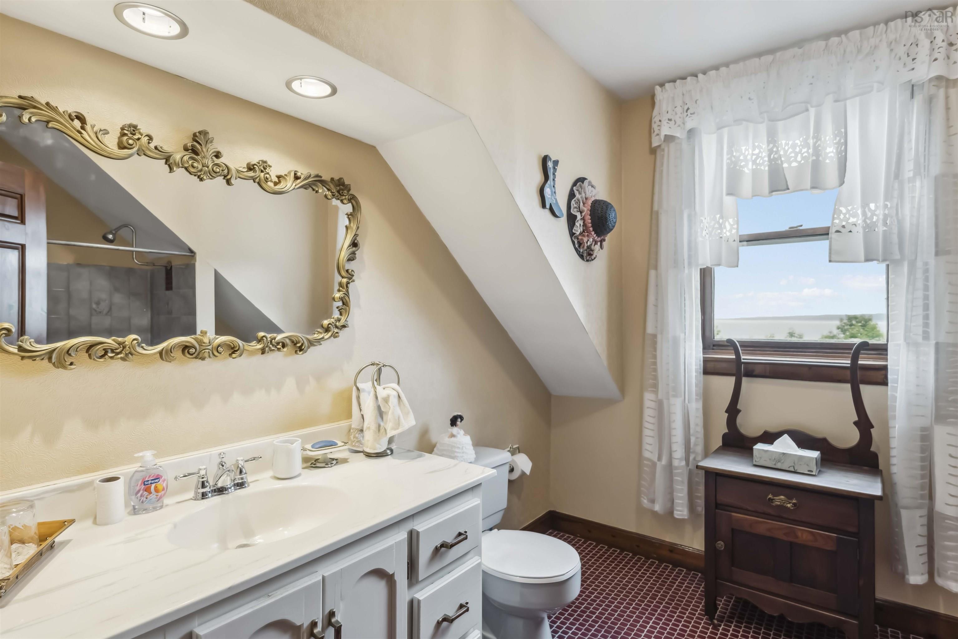 $900,400.00: 24 Annavista Heights, Bay View