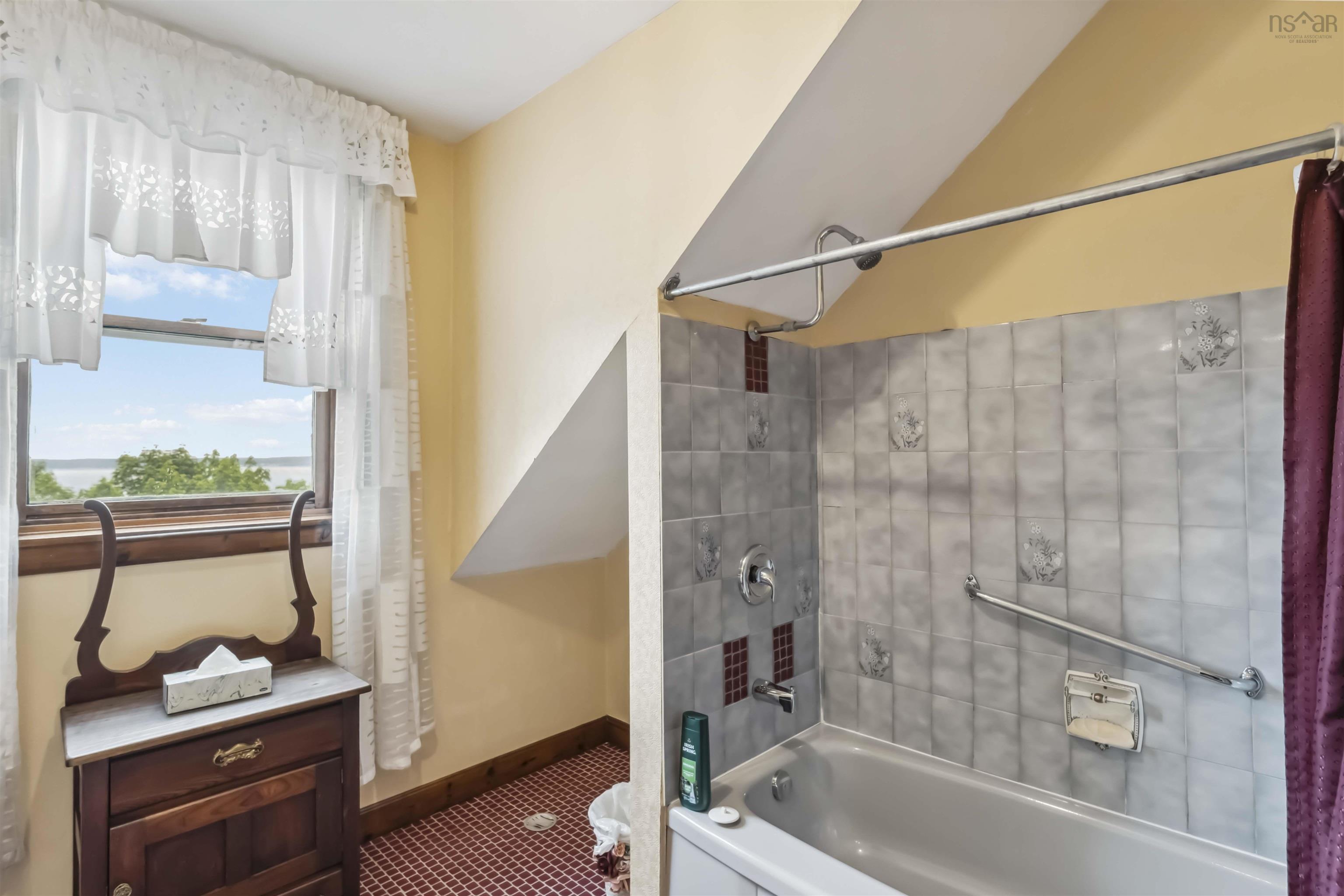 $900,400.00: 24 Annavista Heights, Bay View
