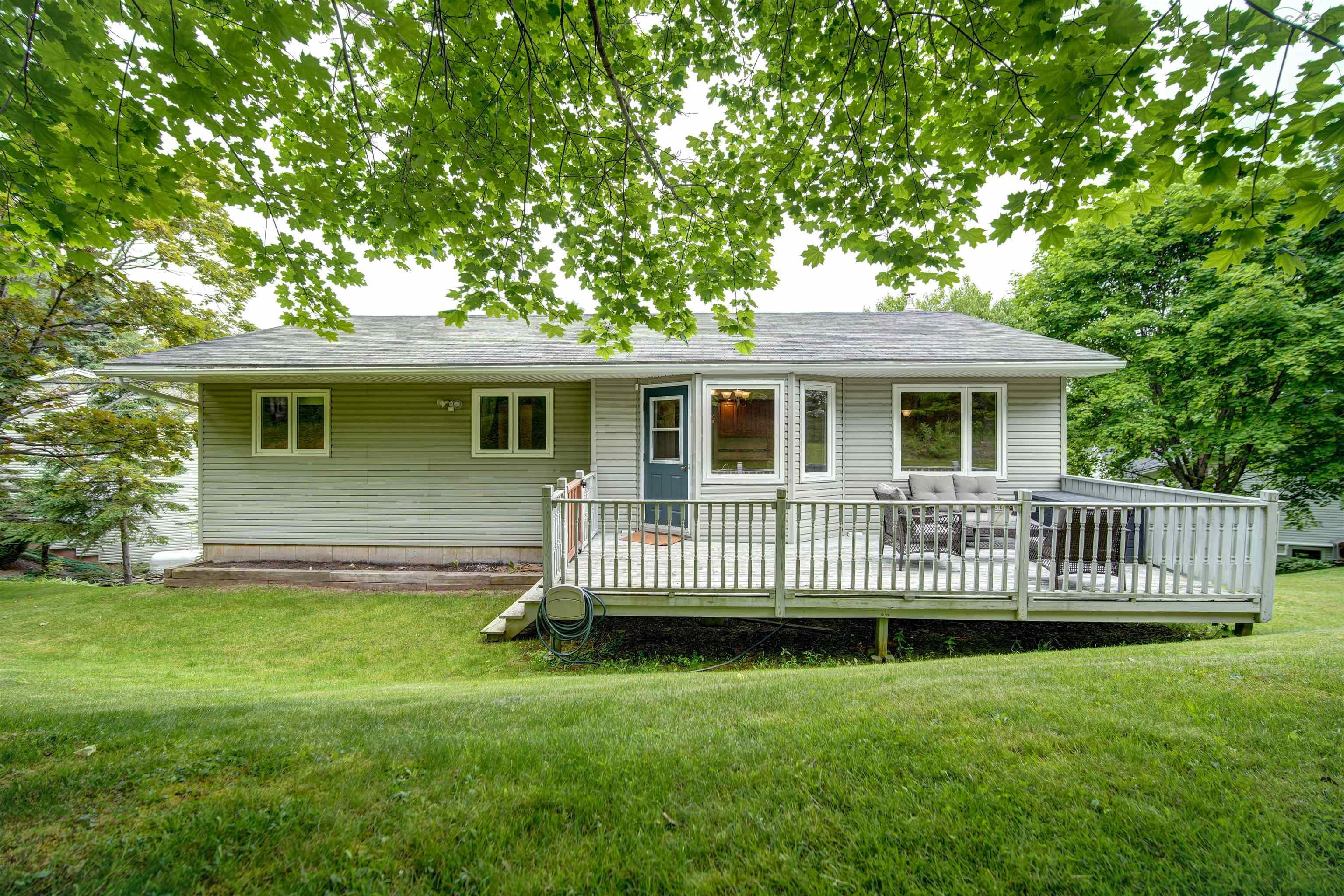 $555,000.00: 17 Crystal Court, Lower Sackville