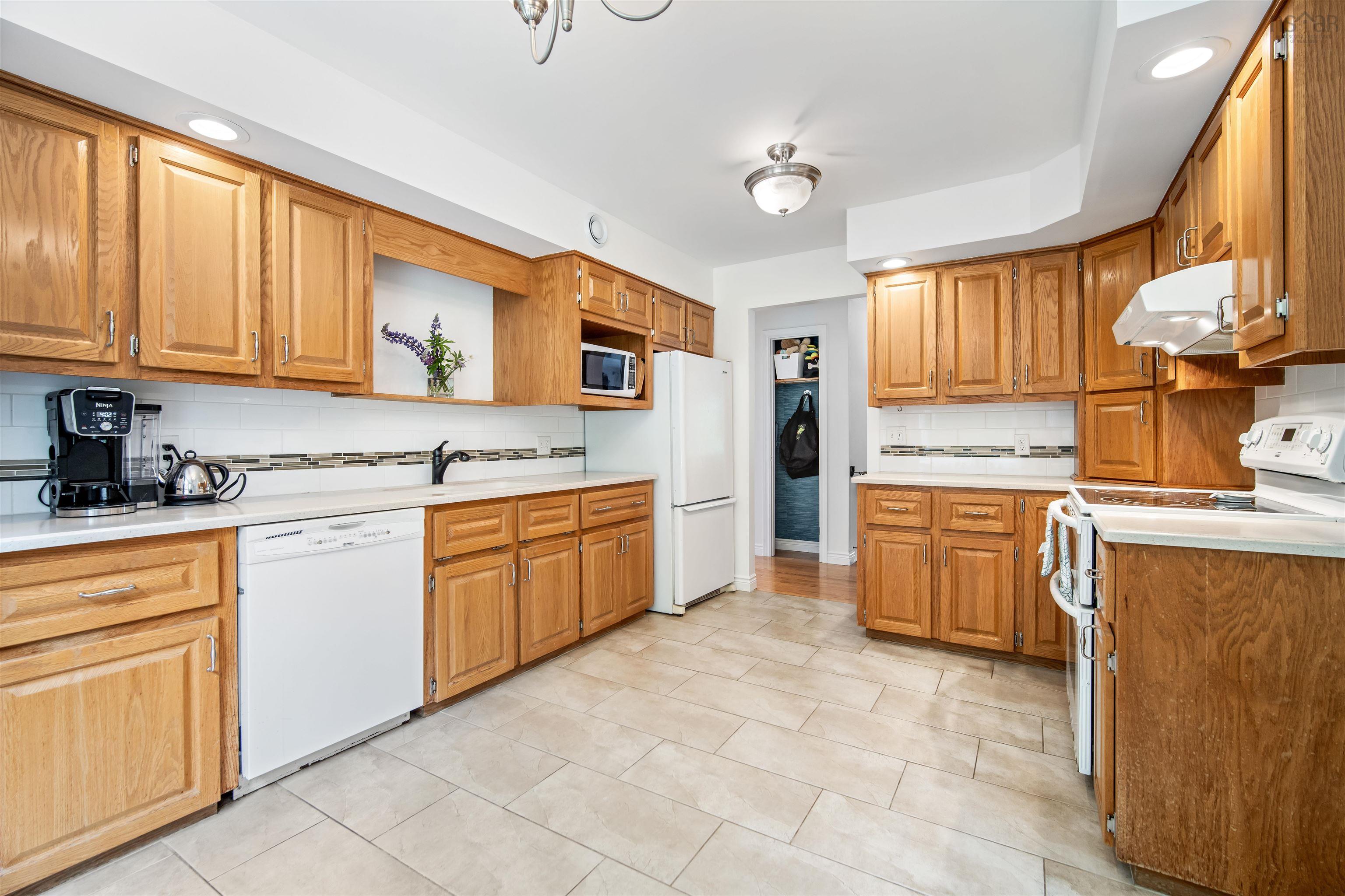 $555,000.00: 17 Crystal Court, Lower Sackville