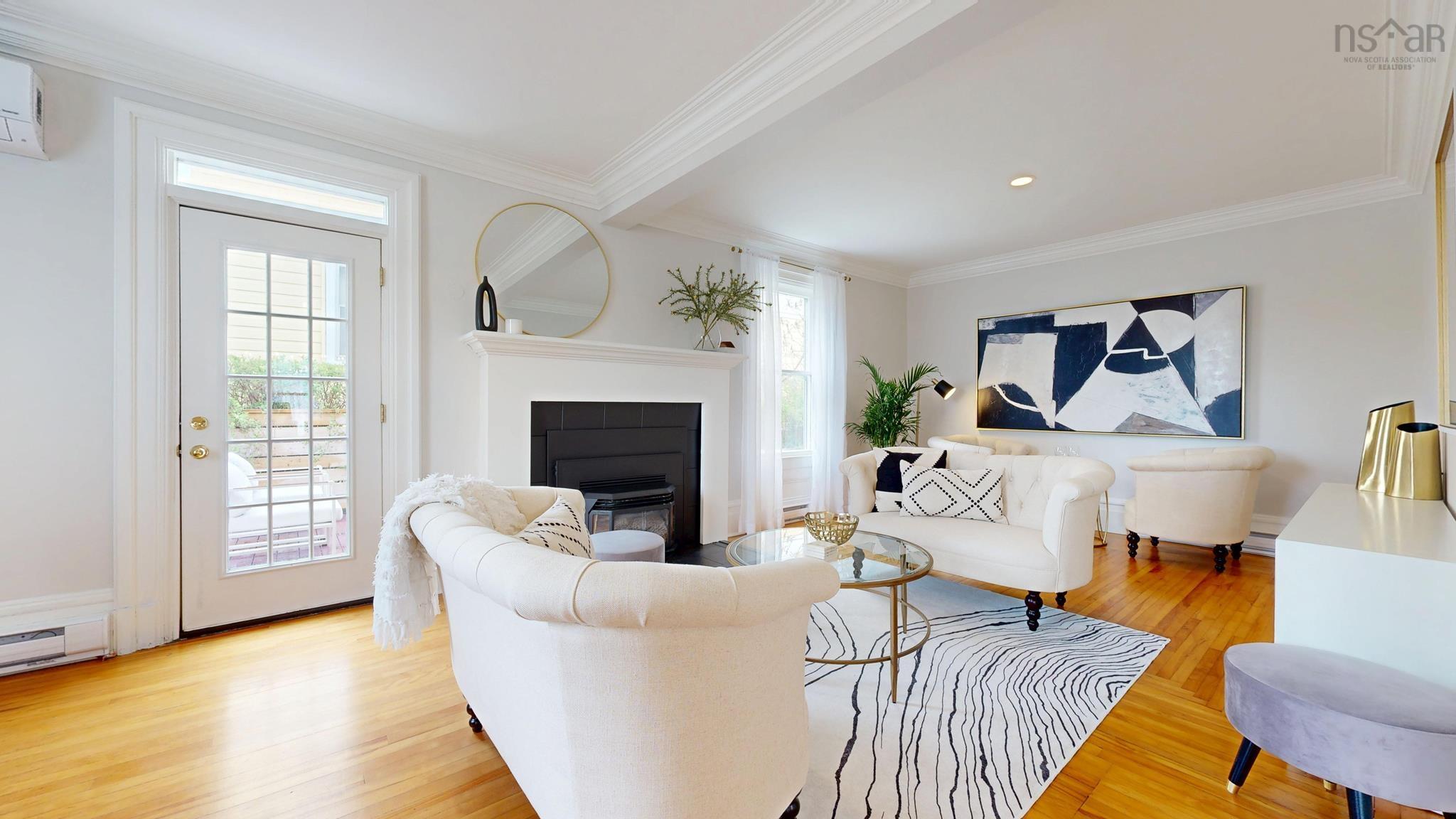 $899,000.00: 558 Main Street, Mahone Bay