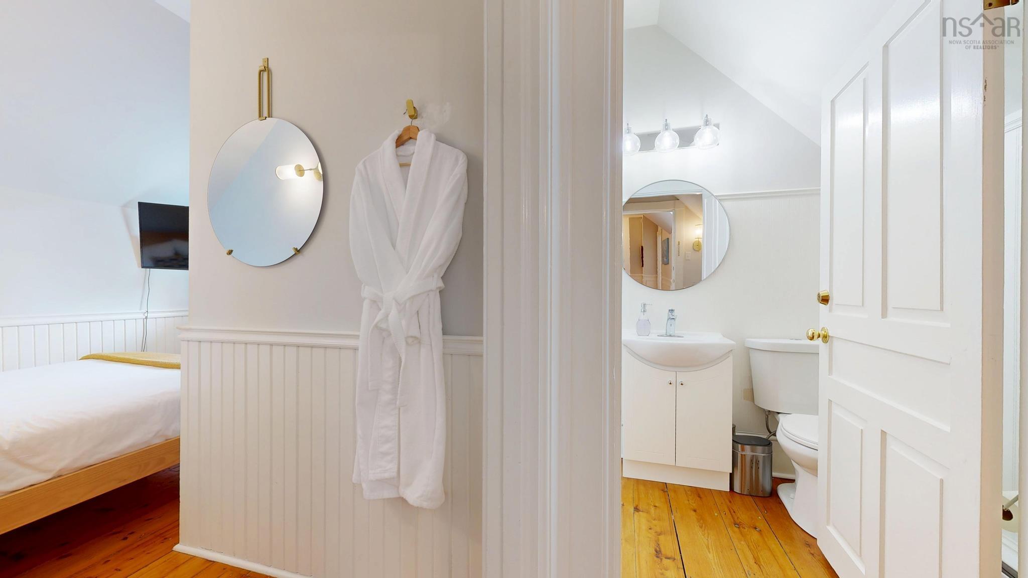 $899,000.00: 558 Main Street, Mahone Bay