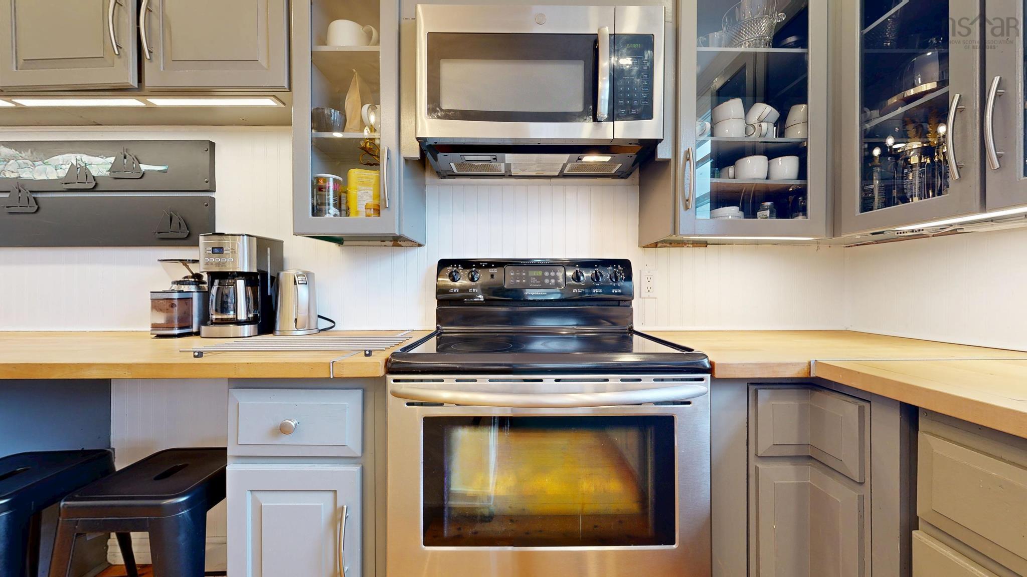 $899,000.00: 558 Main Street, Mahone Bay