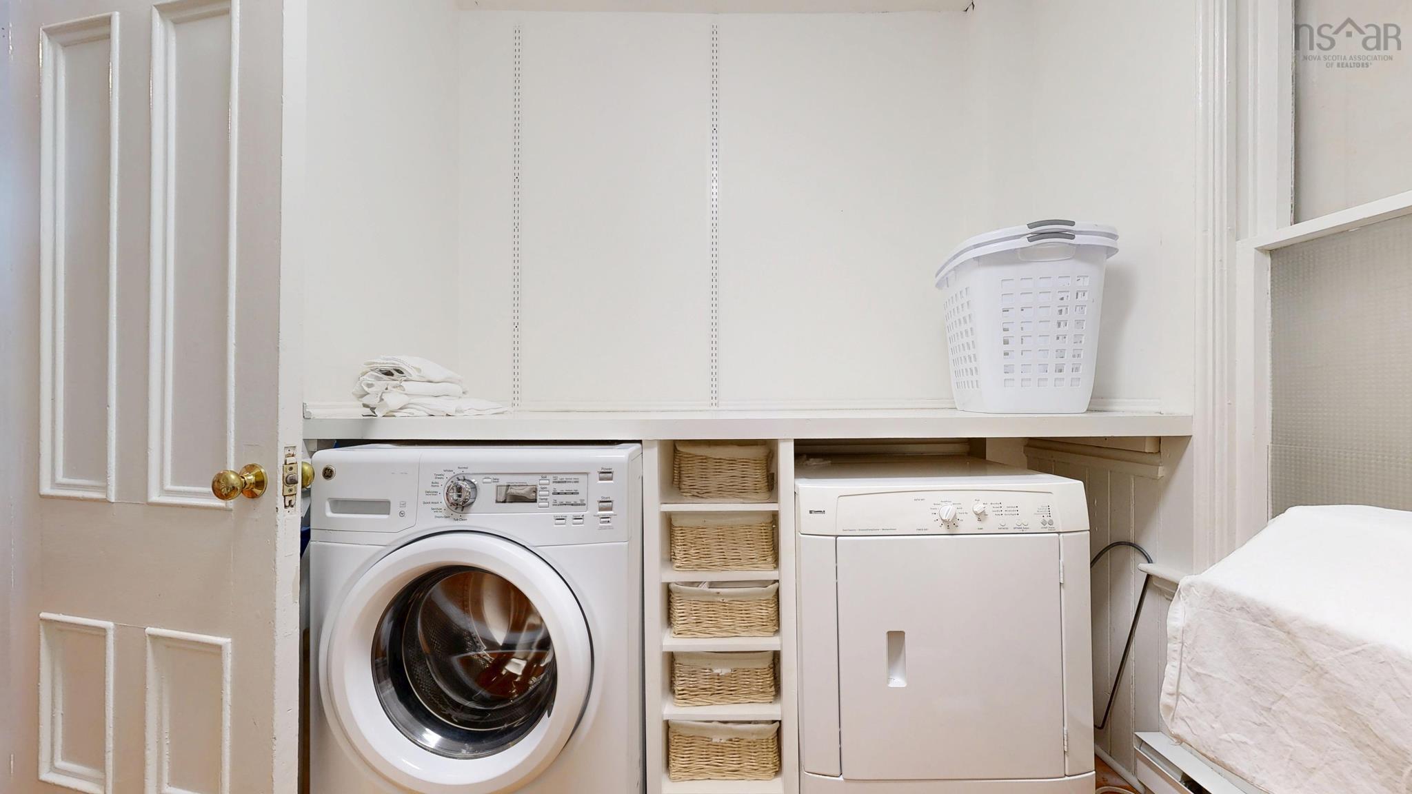 $899,000.00: 558 Main Street, Mahone Bay