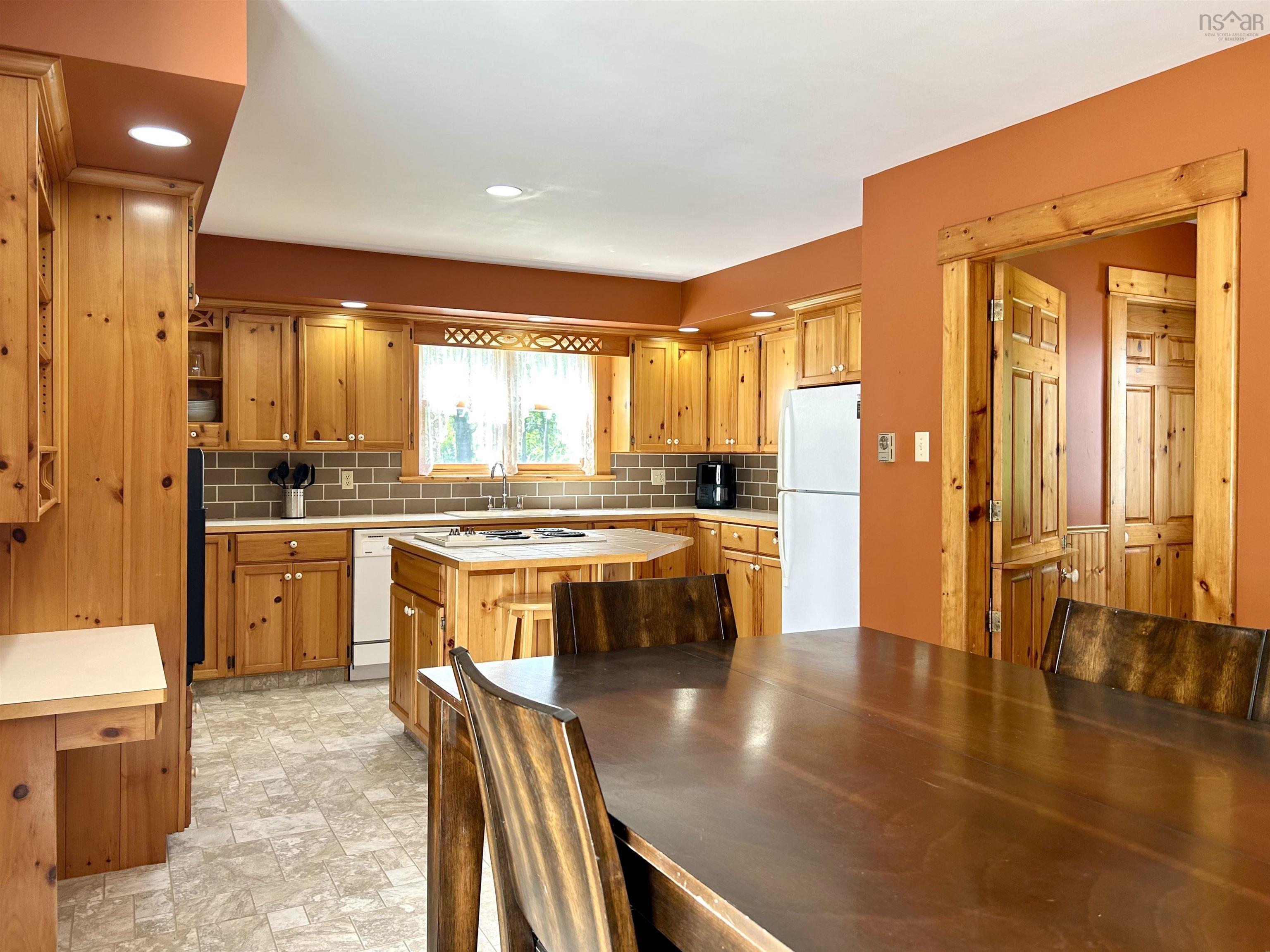 $319,900.00: 102 Victoria Street W, Amherst