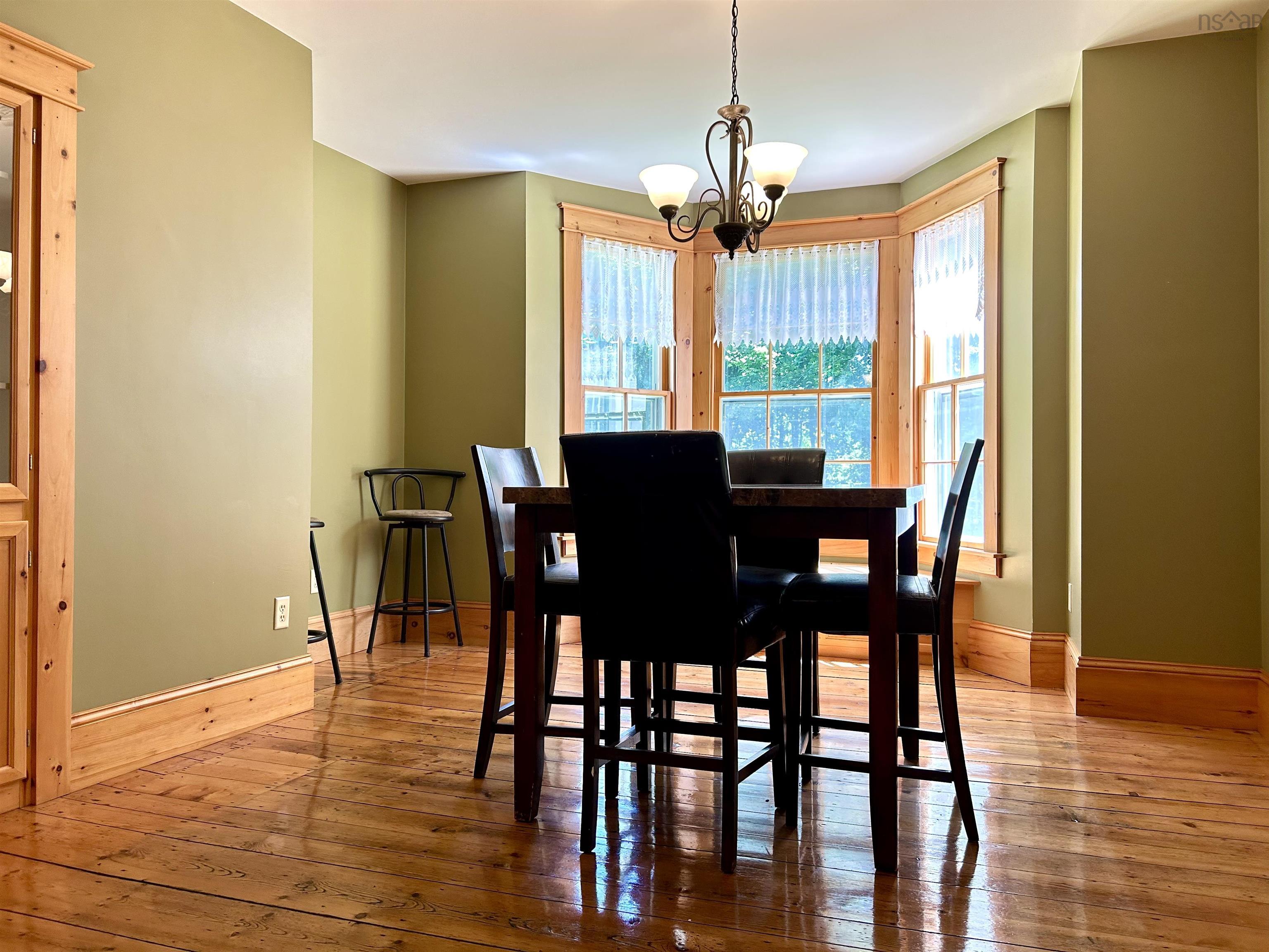 $319,900.00: 102 Victoria Street W, Amherst