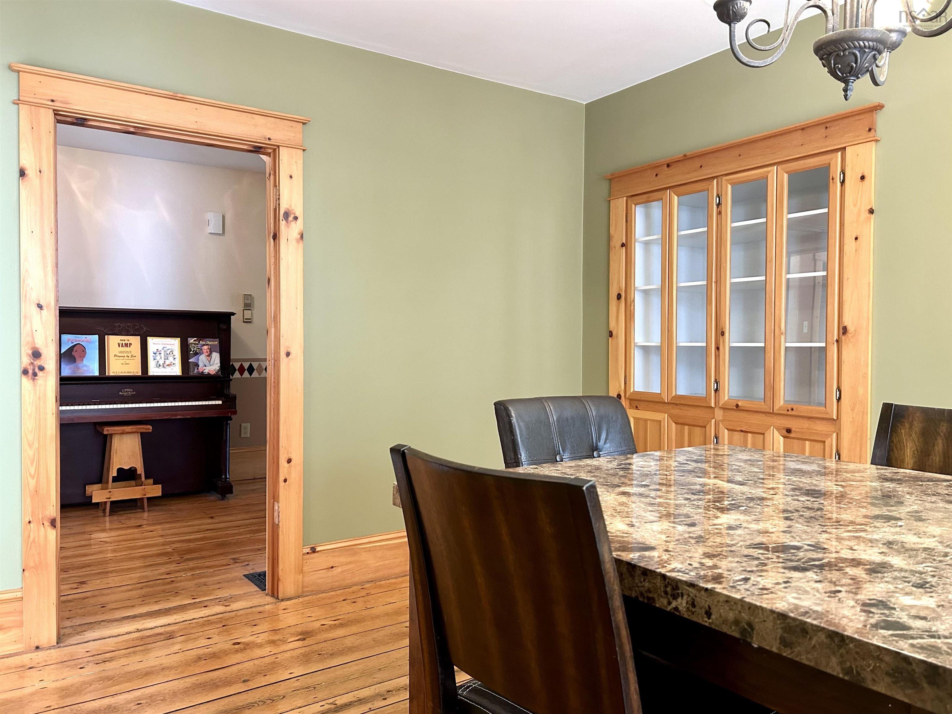 $319,900.00: 102 Victoria Street W, Amherst