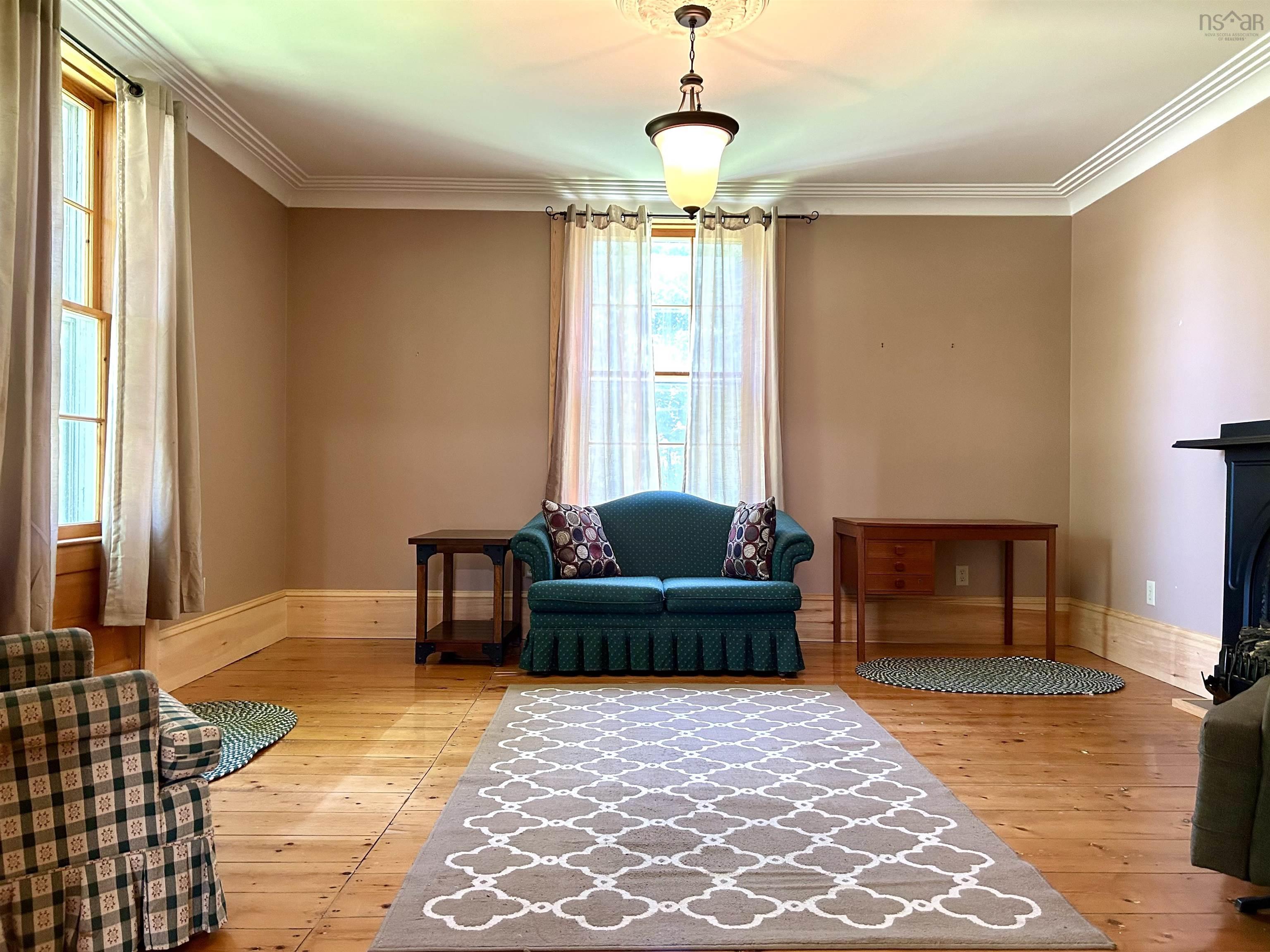 $319,900.00: 102 Victoria Street W, Amherst