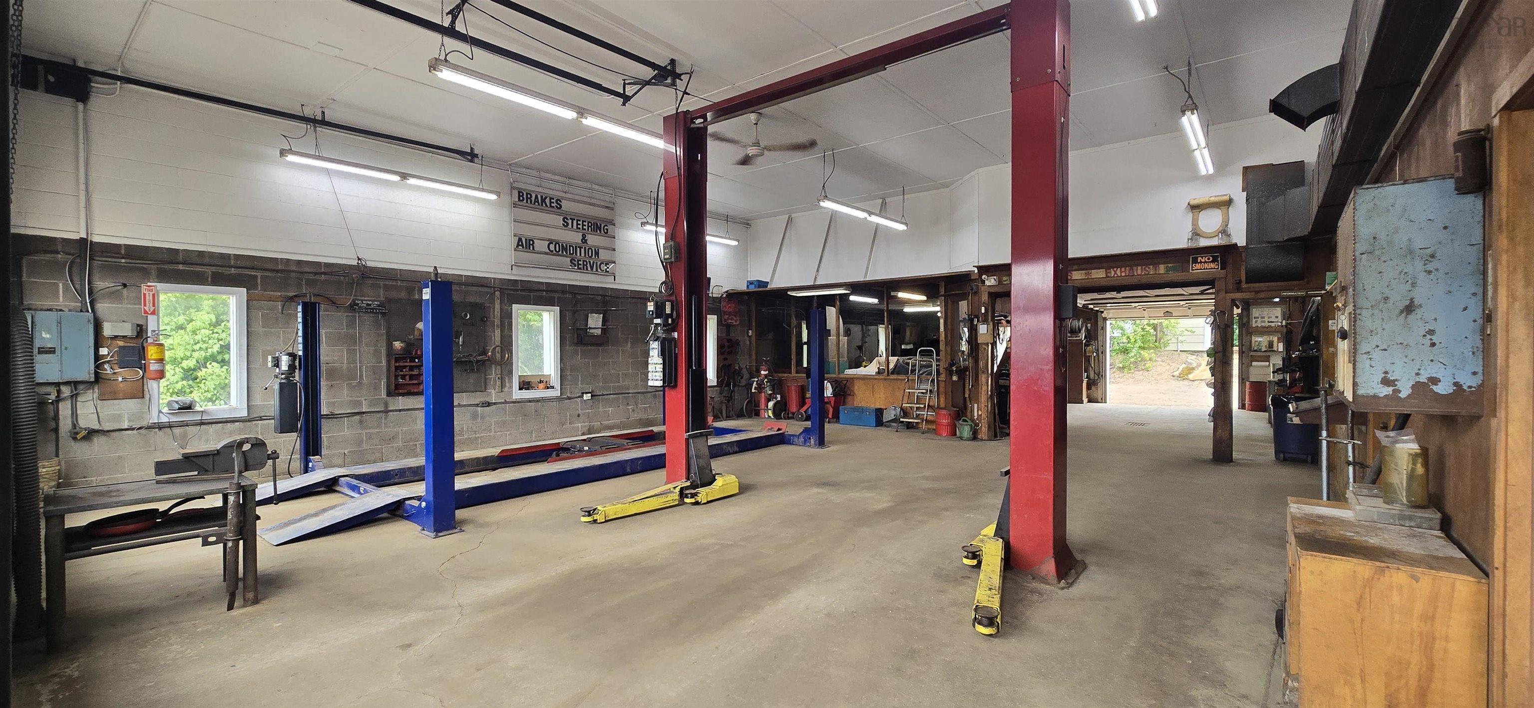 $748,500.00: 8843 Commercial Street, New Minas