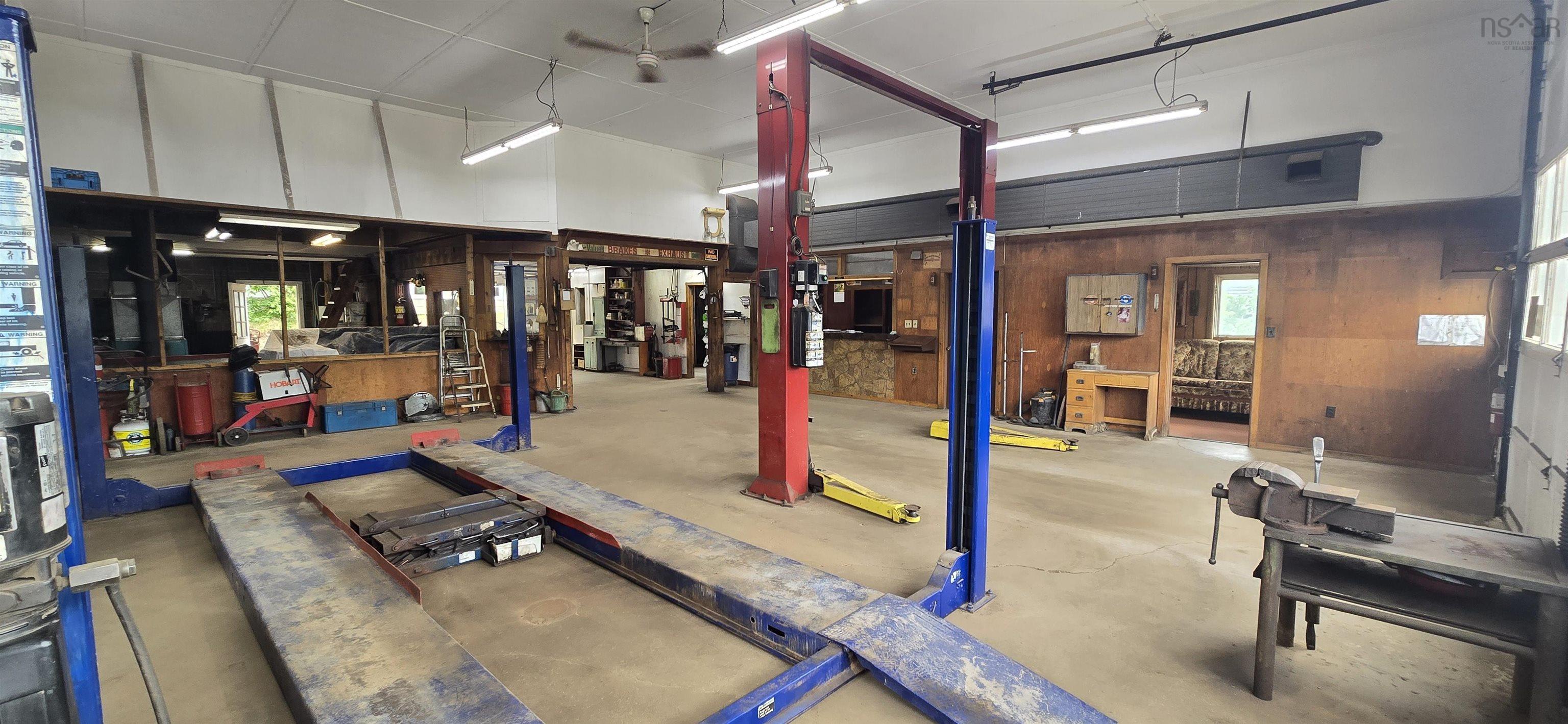 $748,500.00: 8843 Commercial Street, New Minas