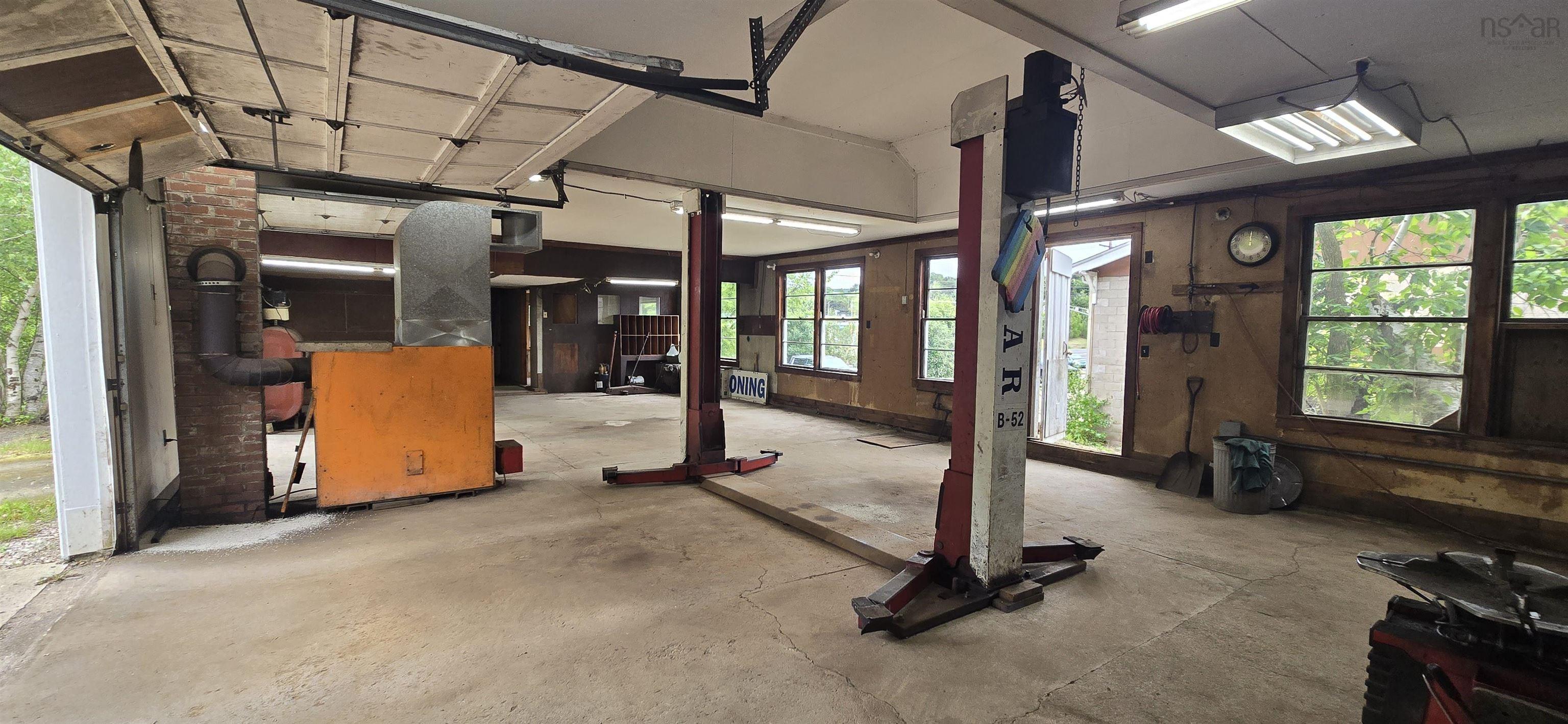 $748,500.00: 8843 Commercial Street, New Minas
