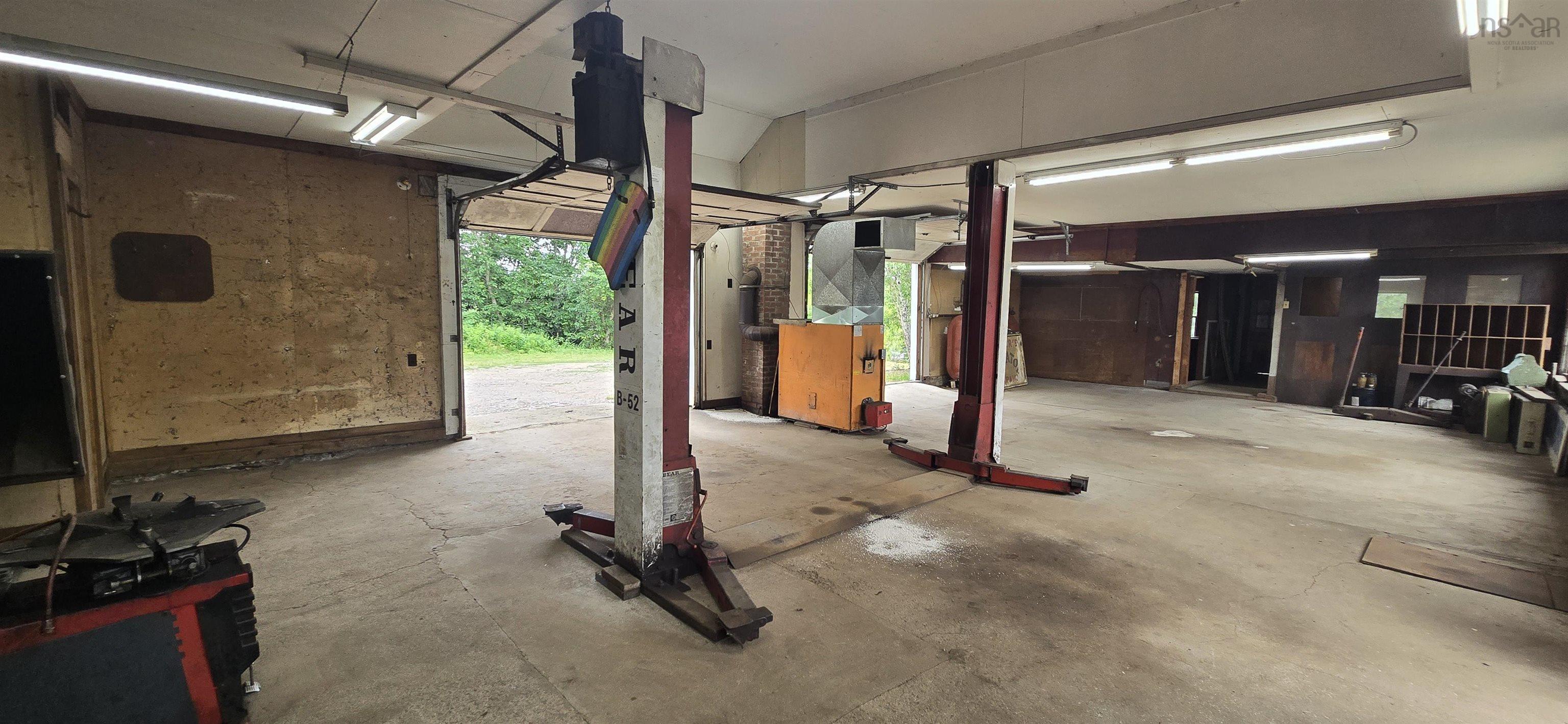 $748,500.00: 8843 Commercial Street, New Minas