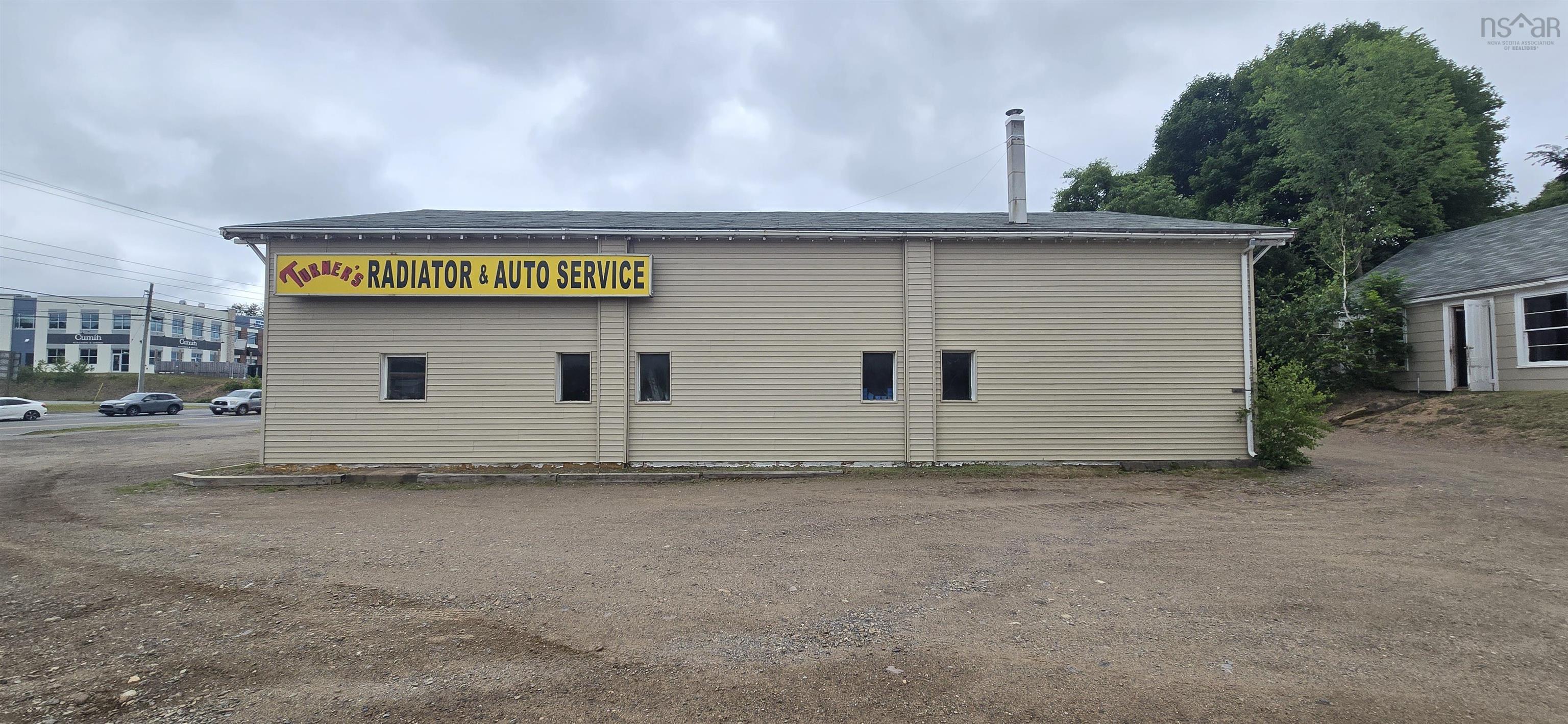$748,500.00: 8843 Commercial Street, New Minas