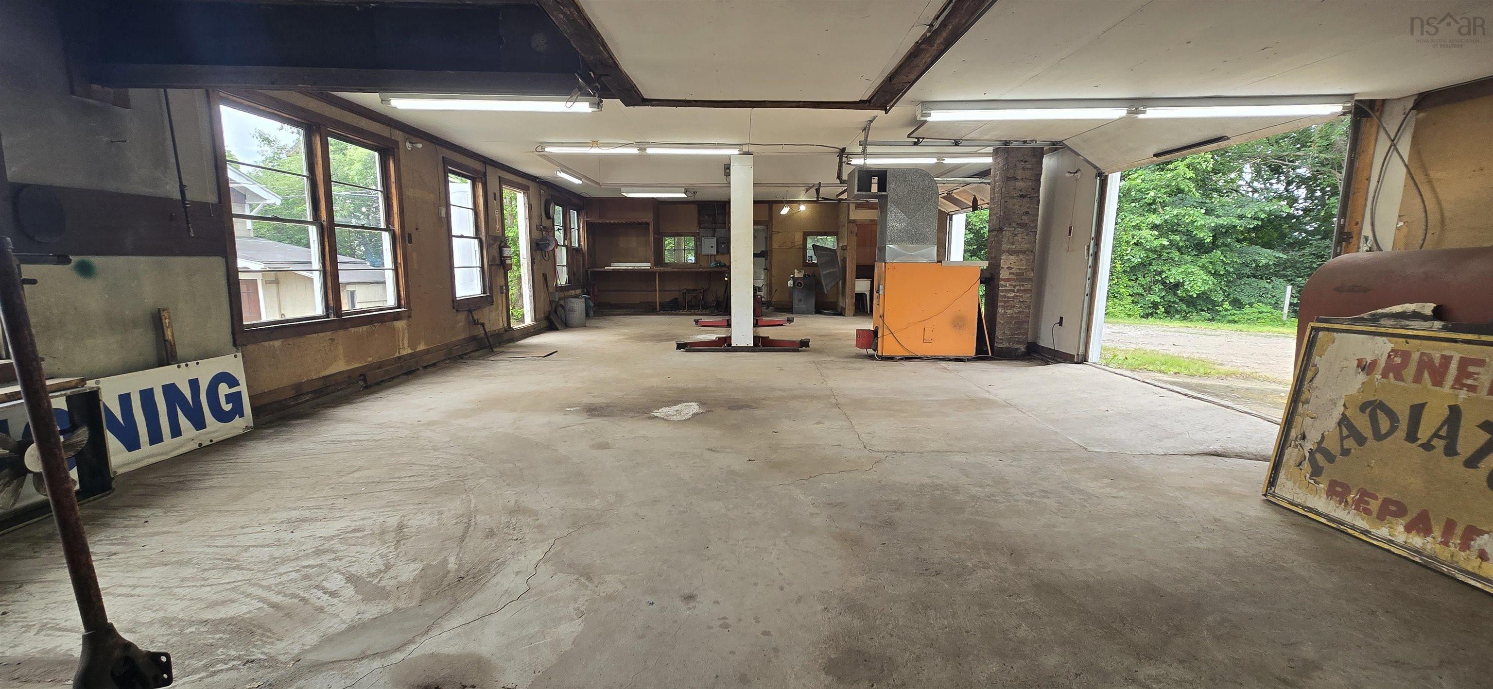 $748,500.00: 8843 Commercial Street, New Minas