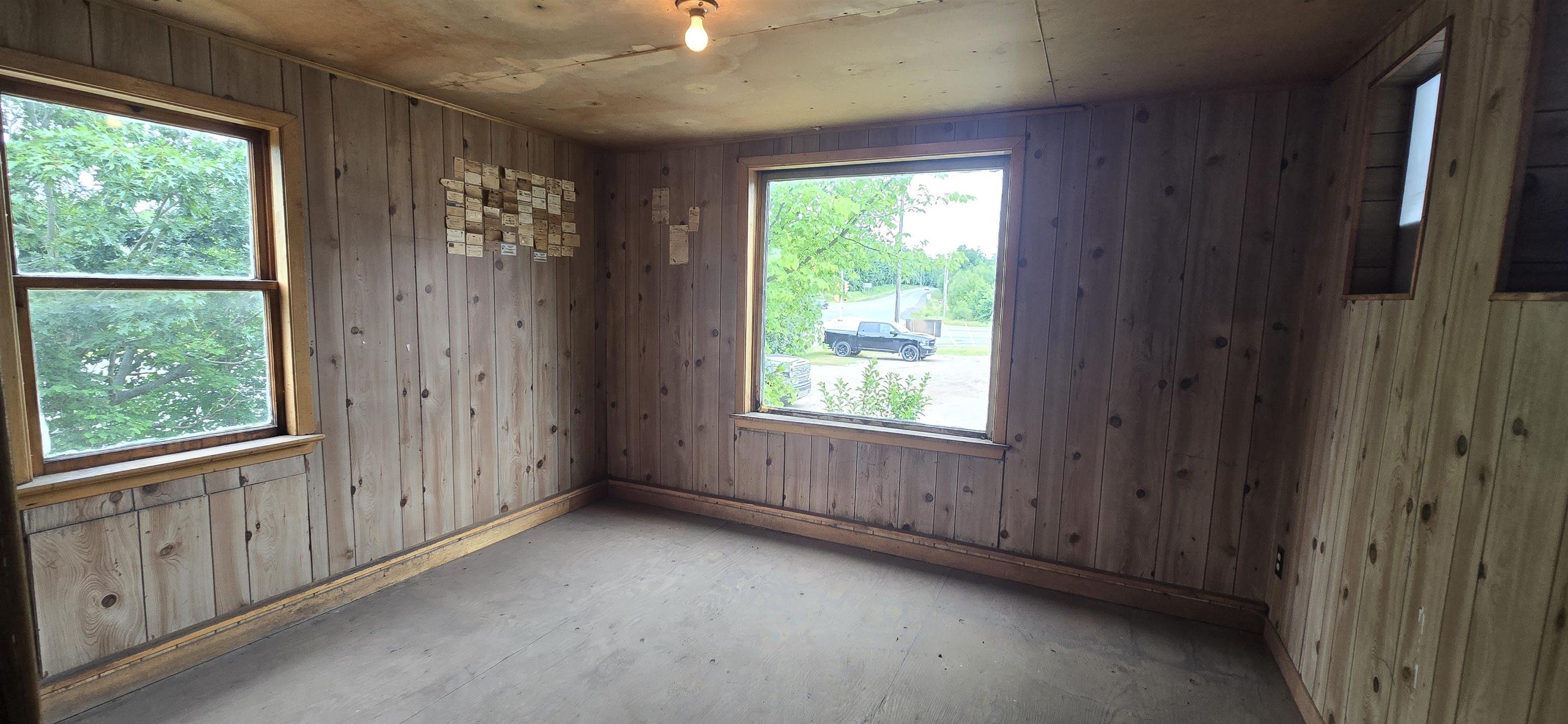 $748,500.00: 8843 Commercial Street, New Minas