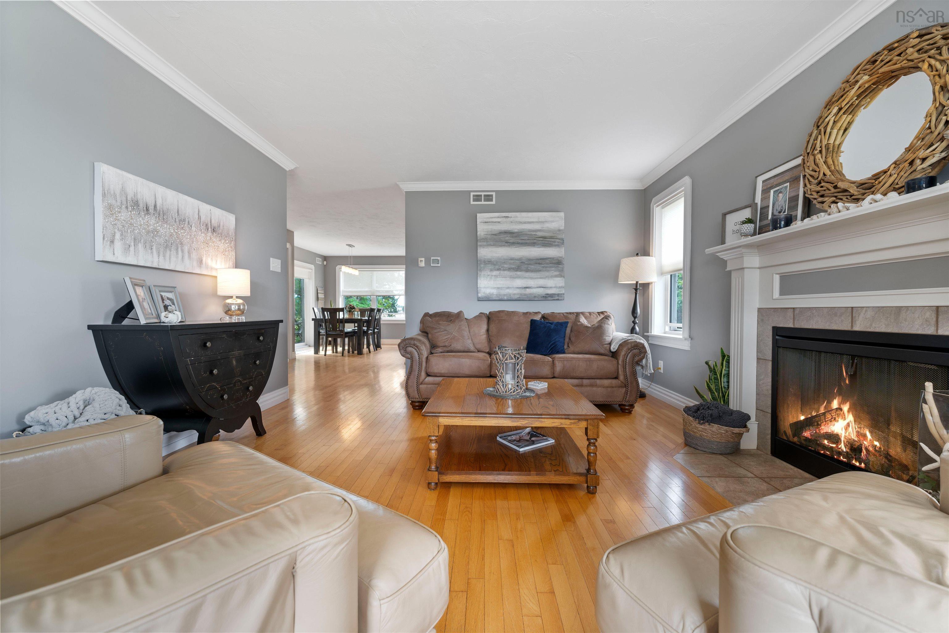 $539,900.00: 33 Abbey Road, Amherst