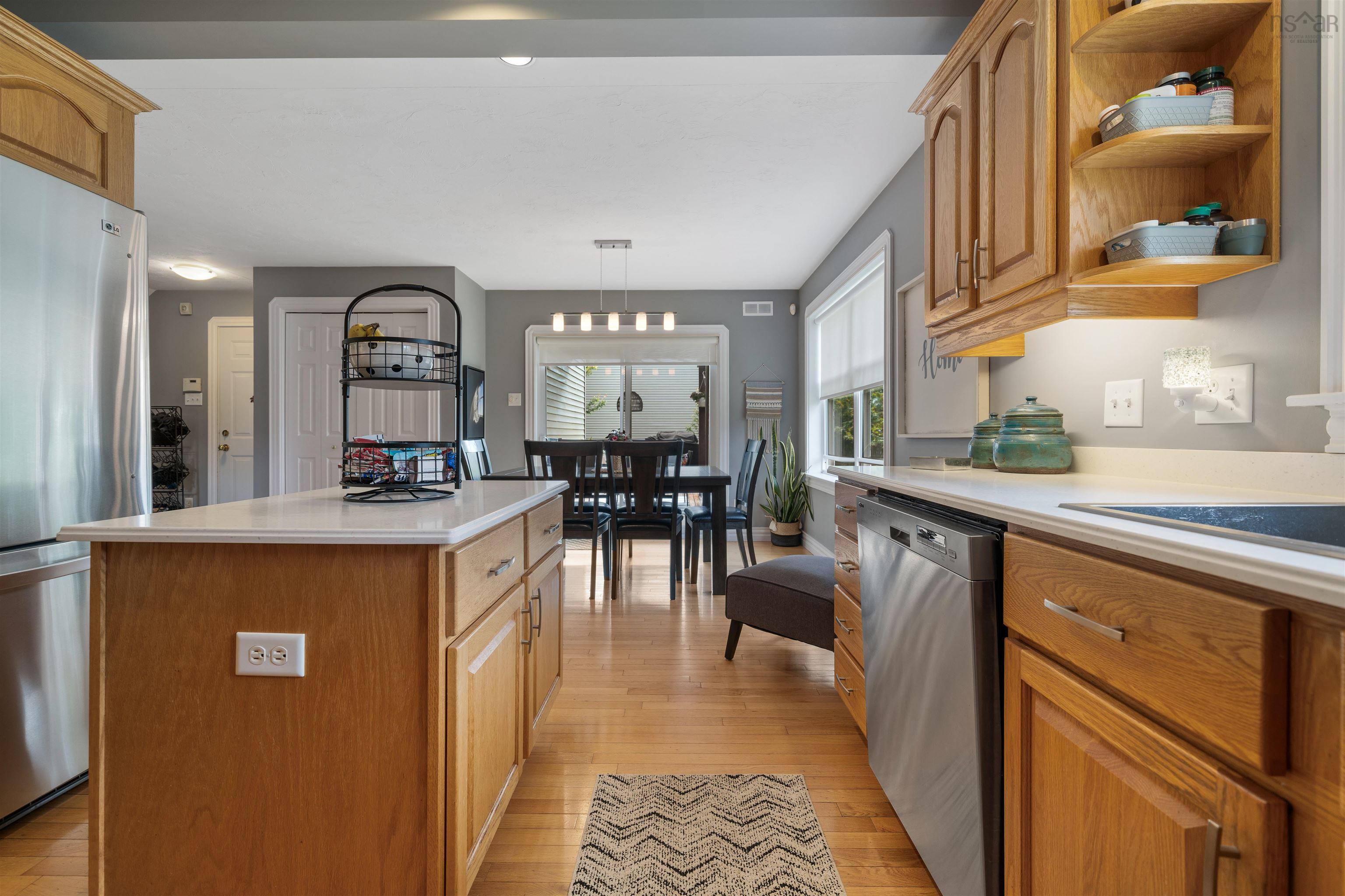 $539,900.00: 33 Abbey Road, Amherst
