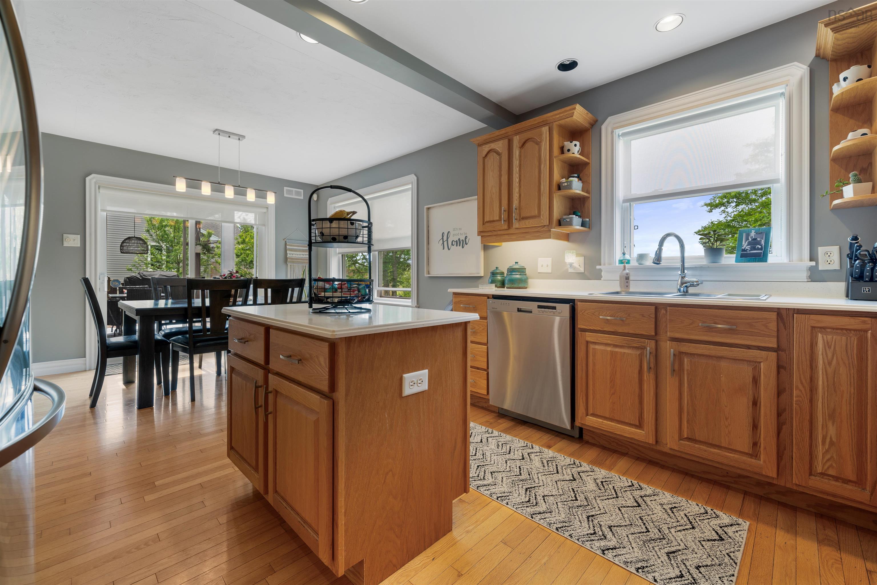 $539,900.00: 33 Abbey Road, Amherst