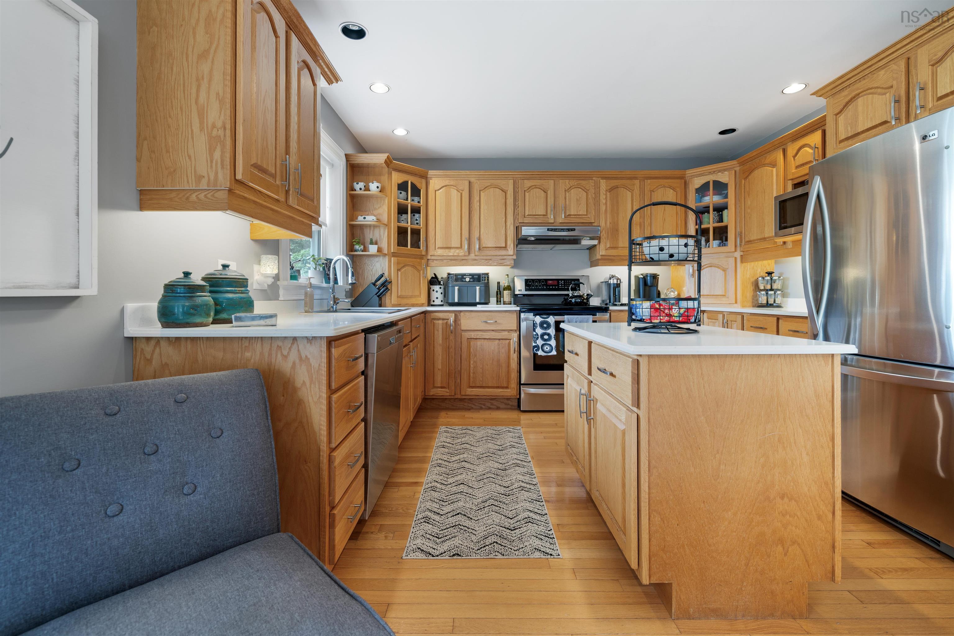 $539,900.00: 33 Abbey Road, Amherst